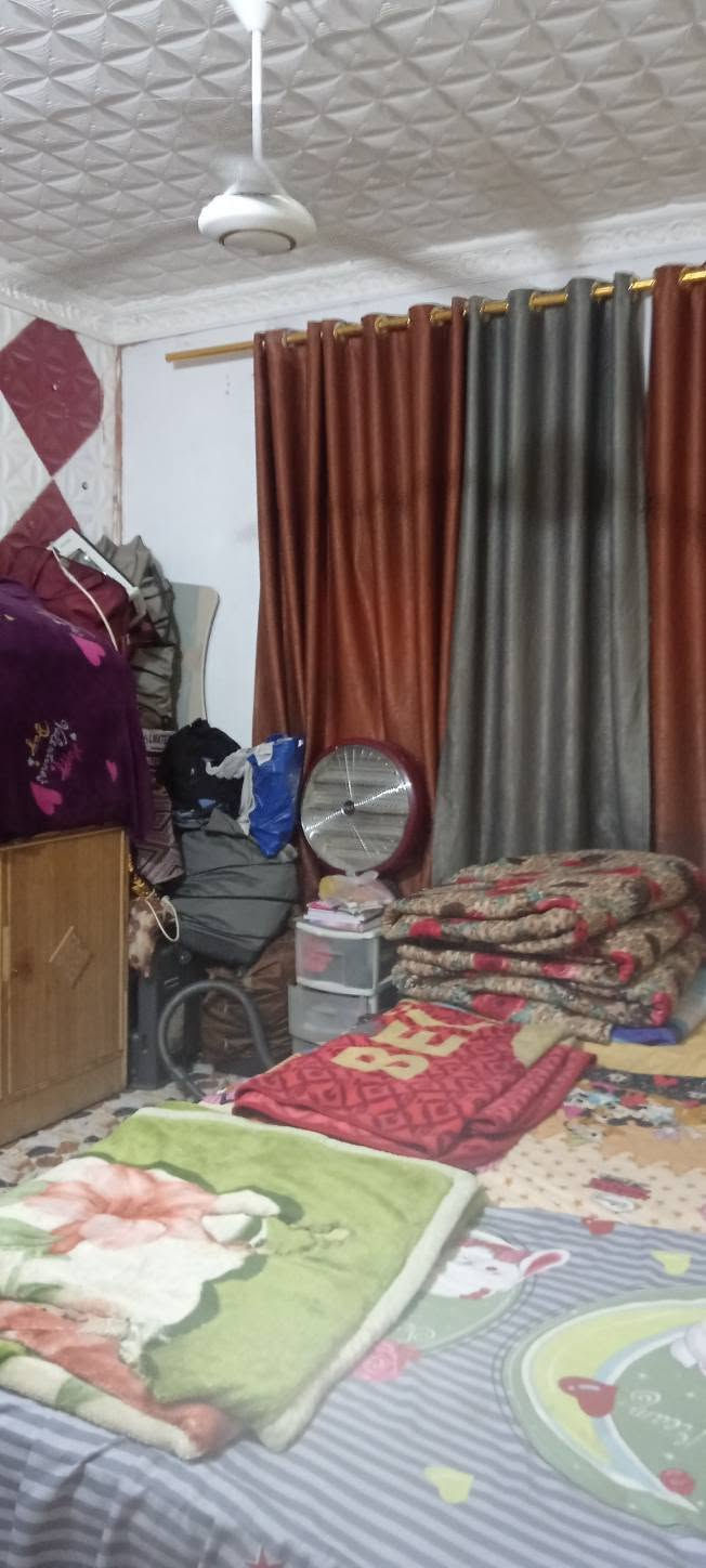 سلام عليكم.. بيت مساحه 200متر شارع 80 الاوفه الحاده مقابيل القبه الذهبيه شارع البانزين خانه محتويات البيت 2غرف.. ستقبال.. هول.. ومطبخ.. كراج سياره.. زراعي سند 25.. سعر90.. وبي مجال ويرهم.. مروس..  الستفسار على هذا لارقم ***********
