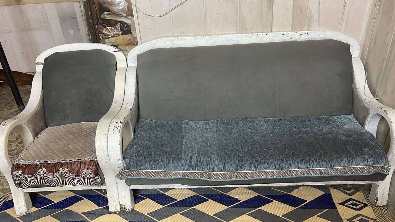 السلام عليكم عندي كنتور ٤ بيبان وكاونتر هو ملحق ماله طباخ نضيف طخم قنفات ٨ مقاعد 
المكان الكاظميه 
رقم الهاتف ***********
