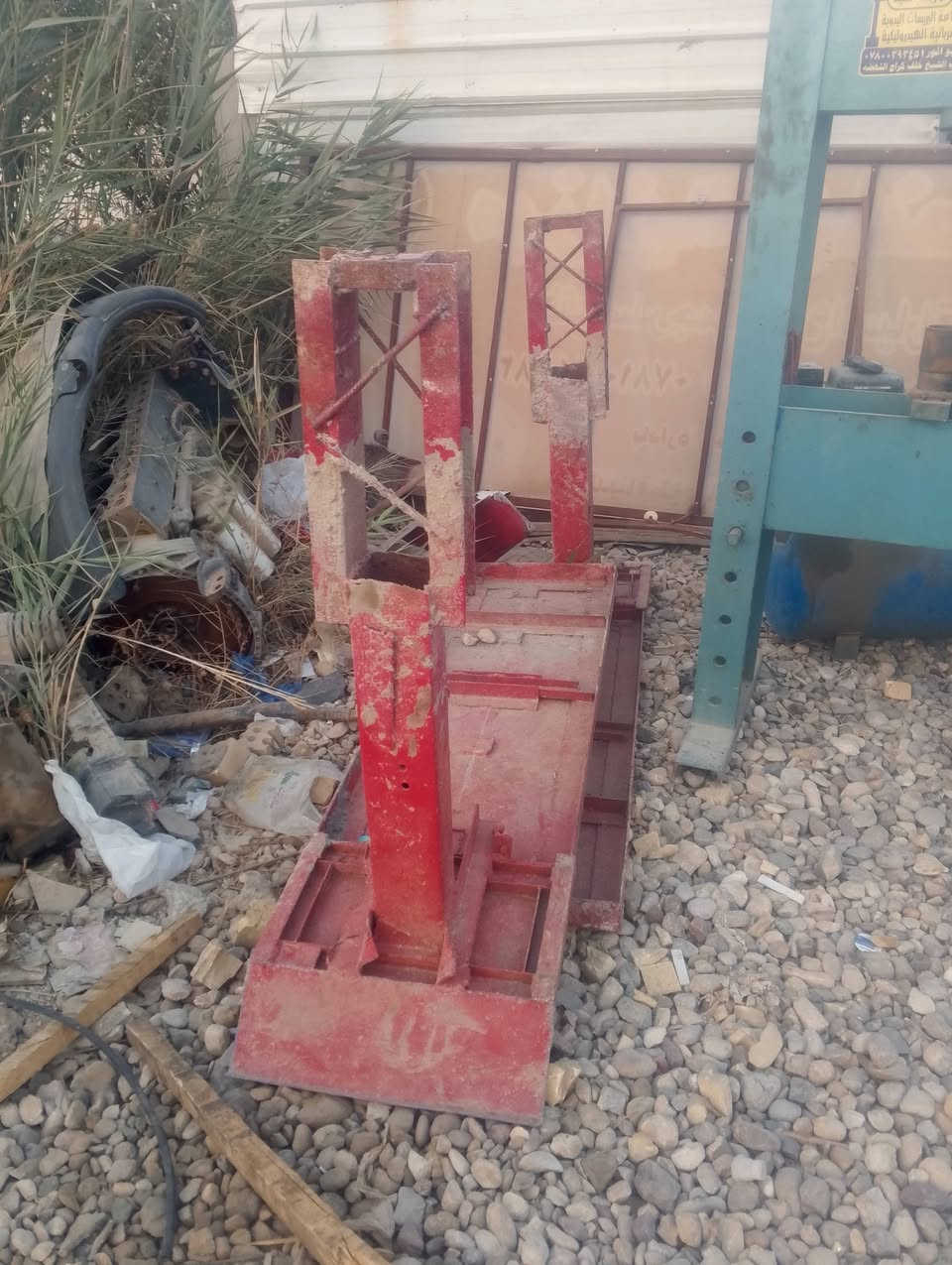 السلام عليكم غراض محل صدر للبيع السعر اتصل على الرقم الموجود *********** ملاحظه الغراض شلع ابيع مكاني عزيزيه
