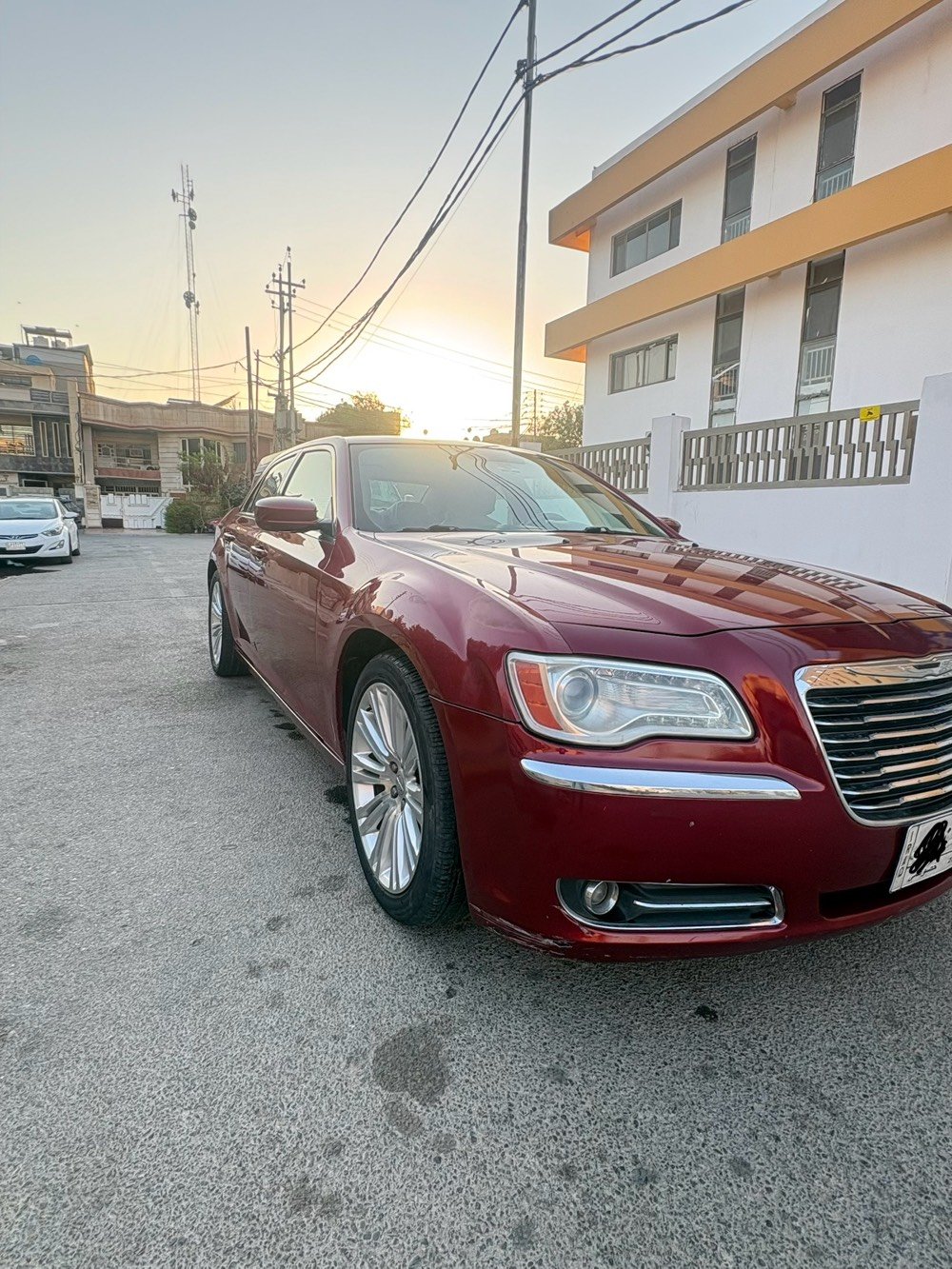 كرايسلر اوبامه c300 موديل 12 v6
شلون الممشى الحالي للسيارة؟ وهل أكو أي صيانة جديدة مسويها مثل تبديل زيوت، بطارية، تواير أو فرامل؟: 
اي
السيارة أمريكي لو خليجي/عراقي؟ وشنو تفاصيل الأوراق والرسمية والتسجيل؟: 
امريكي 
هل بيها أي حادث/صبغ/سمكرة أو ملاحظات ميكانيكية وكهربائية لازم المشتري يعرفها؟: 
نعم الجاملغ الخلفي جهة يسار بدون دواخل و لا باب ورلا صندوك 
وين مكان السيارة حالياً؟ وهل متاحة للفحص قبل الشراء عند ميكانيكي أو سمكري؟: 
بغداد السيديه 
نعم
شنو السعر المطلوب وهل بيه مجال بسيط للمساومة؟: 
بيها مجال للشراي