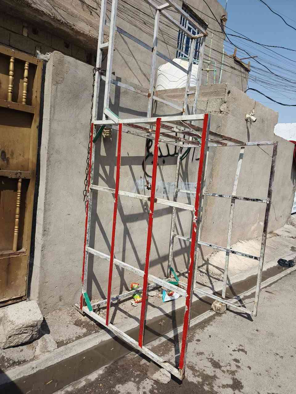 إسلام عليكم شباب محجر دايوان للبيع نضيف وخفيف تفصال جديد 
بغداد المعامل لباويه ***********
