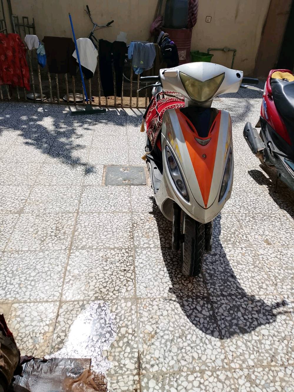 كامكوم جي فور الدراجه مكينه مكفوله مأ مفتوحه مكفوله من كلشي برغي  مأ مفتوحه كهربايات كلها شغال مكينه ناعمه السعر 450وبيها مجال المكان كوفه ارقم ***********