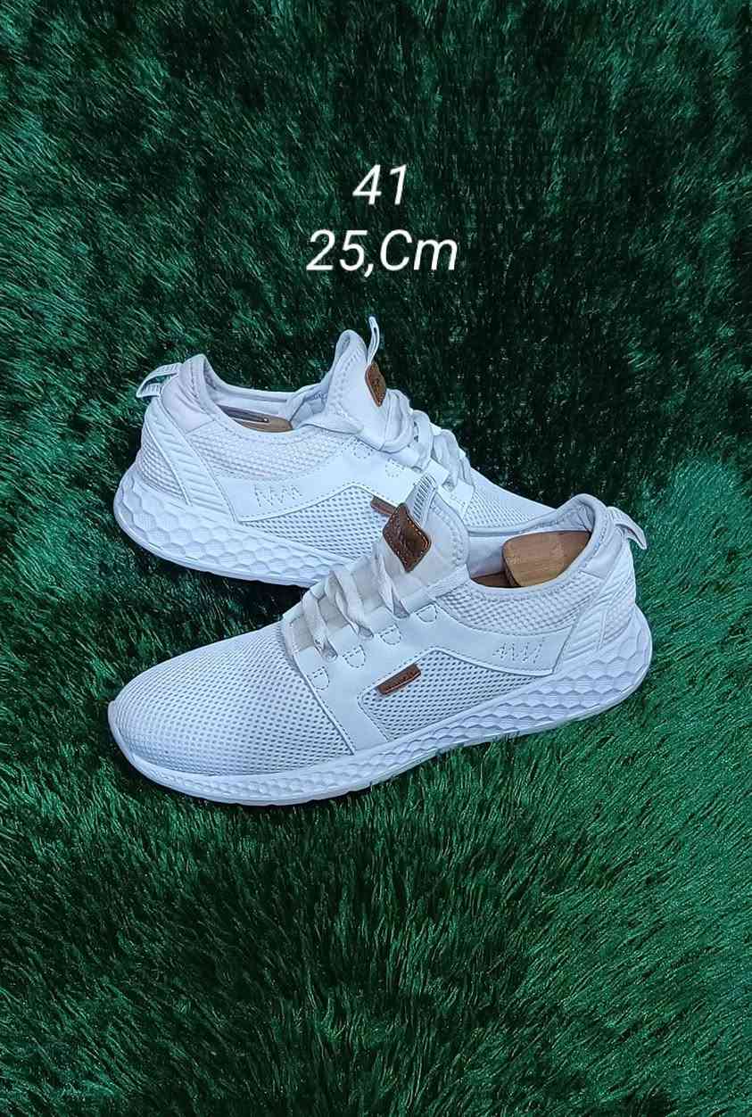 👟باله مستعمل اوربي نظافه💯
قياسات مختلفه كل القياسات مذكوره
يوجد توصيل لجميع المحافظات 🚛 
📱لتواصل .***********
