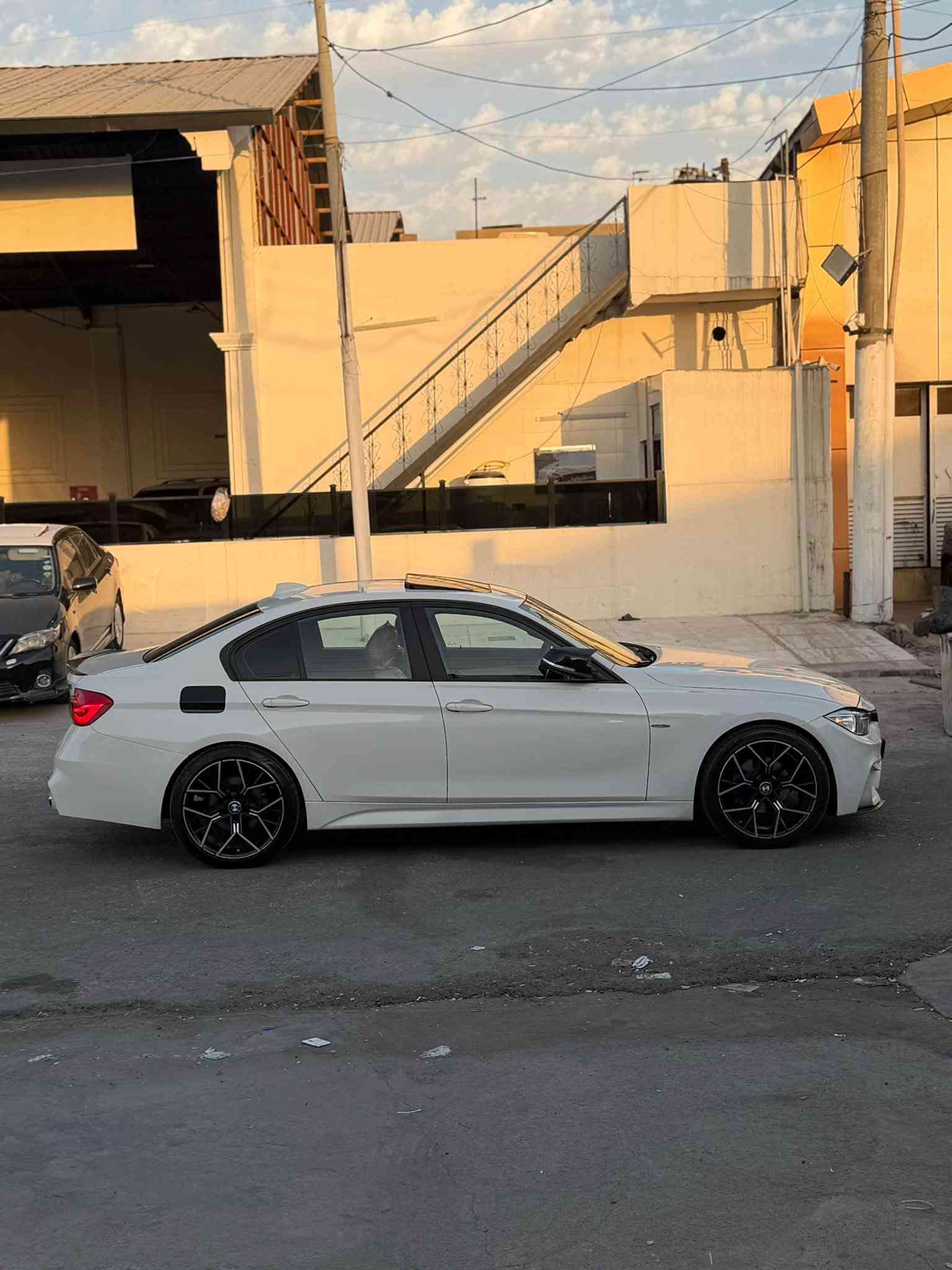 عةرةبي كردي
سلام عليكم اخواني عندي بي ام F30
سياره وارد امريكي  فول مواصفات موديل2017 حجم320i
محرك بيلاديه ٤سلندر حجم محرك2.0تيربو محرك ما مفتوح
سياره گير محرك تبريد شرط
بيها 1 قطعة نص 
بدون دواخل ارباگ بس ستیرن
سياره مابيها نواقص رقم اربيل 
تحويل شرط
سعر رايدها 145$مجال بسيط
مكان اربيل معرض 
واتساپ***********

F30 : 320
مۆدیل ۲٠۱۷ بۆیاغ یەک پارجەی هەیە لەگەڵ دوو بست بۆنیت بەڵام بێ داخلی ئەرباگ تەنها سوکان
سەیارەکە لەخوای بەزیاد بی دیناری مەسرەف تیدا نیە ۲٠٠کم رۆیشتیە مەکینە و گێڕ تەقە و رەقە هەمووی بەشەرت
سعری۱٤٥$ وەرقە مەجال
*********** واتساب📞

