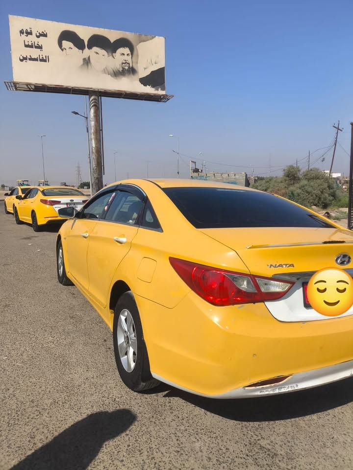 سياره البيع جاهزه تبريد تدفئه تشتغل مكينه وكير جديد وتايرات تخم كامل بسمي السياره وارد كوري بل بصره السعر 90 وبيها مجال قليل رقم الهاتف ***********
