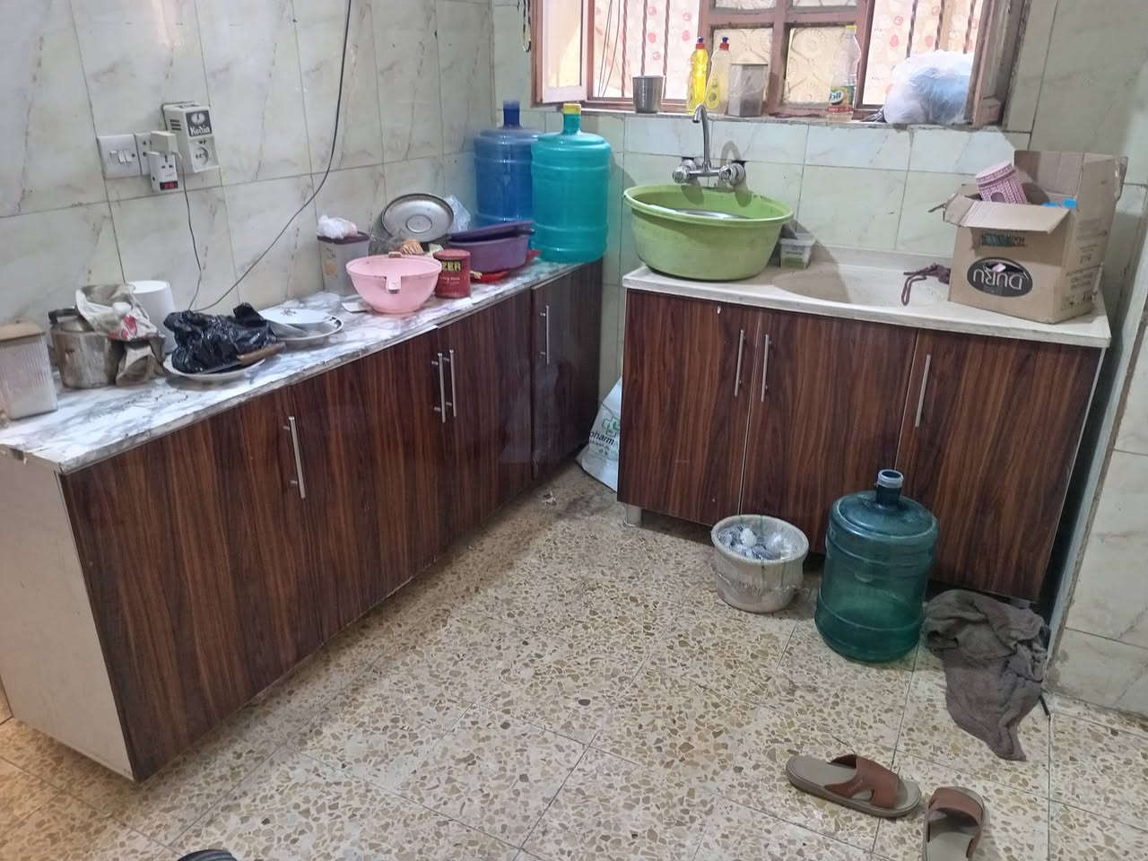كاونتر mdf خشب مترين مع ملحق مترين وسنم متر ونص نظيف السعر 125 الف دينار  مكاني بغداد سكينه مال الامين خلف جامع الرحمن وهذا رقمي بيه واتساب ***********
