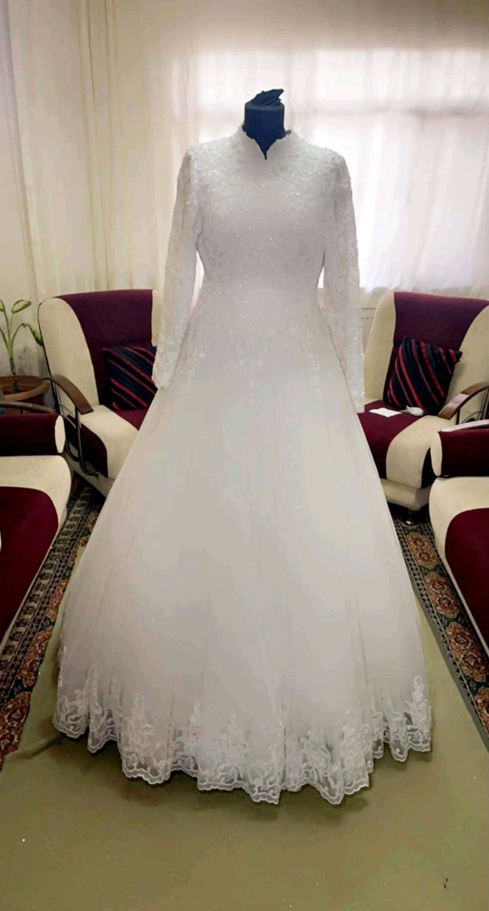 كافة الموديلات ومتعدده الأوان ٧٤ بدله عرس و٣٥ فساتين سهره للتواصل عبر الواتساب 14000$