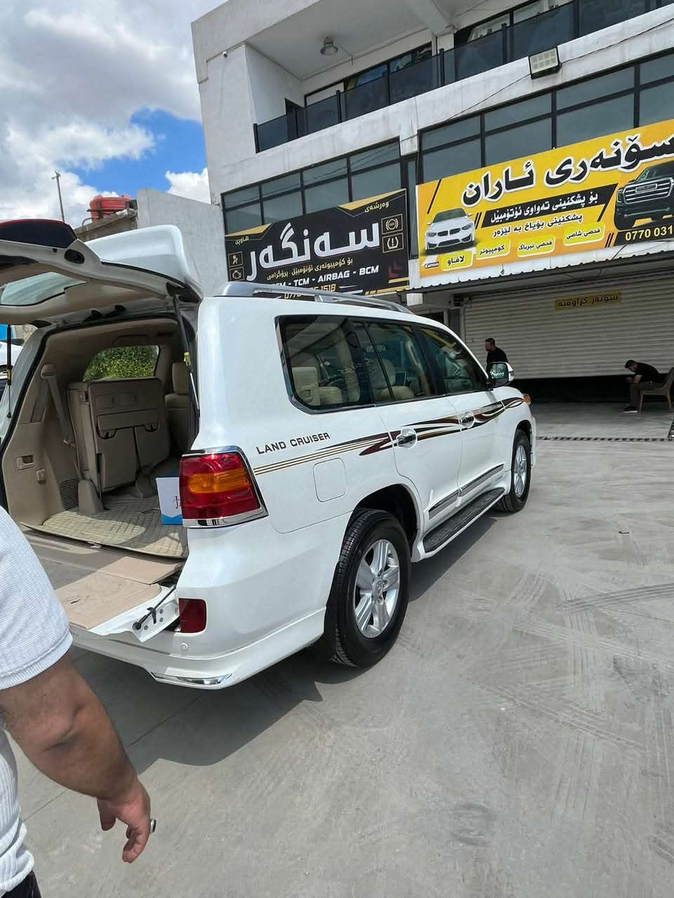 لاندكروز 2013 رقم سليمانيه بدون صبغ فقط بارد مكانين
ماشيه 200 
السعر 340 
العنوان بغداد حي رئاسة المعلمين
***********
