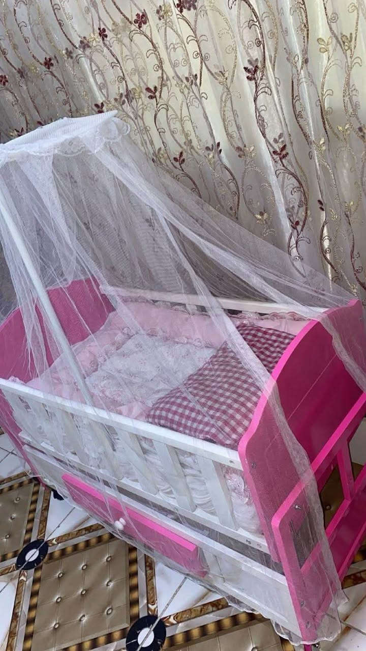 سيسم اطفال هزاز مامستعمل جديد  
السعر ٨٠ المكان حي بدر 
للاتصال‭***********‬ كركوك, العراق
