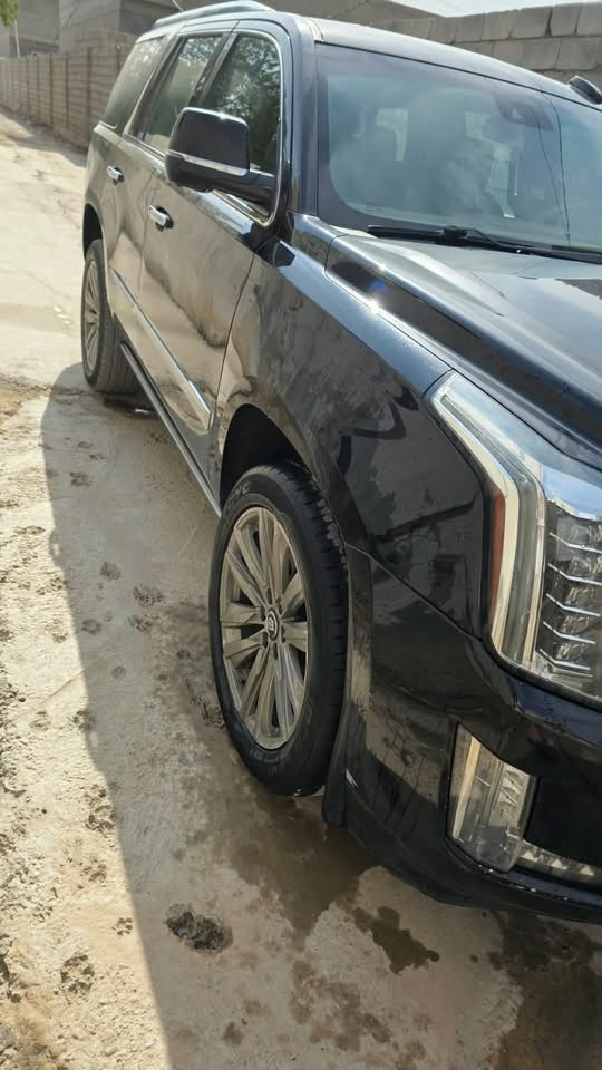 كديلاك اسكاليد فول السياره مكفوله كفاله عامه عدا الدعاميه الاماميه الاتصال ع الرقم ‭***********‬
