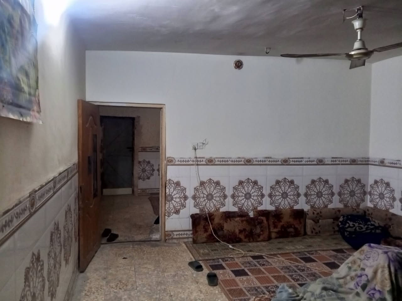 السلام عليكم عندي بيت في المحموديه باب الشمع مساحه البيت 200 الاستفسار على الرقم***********
