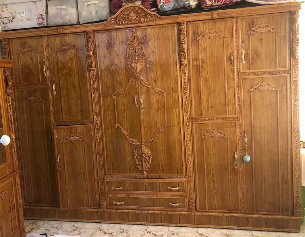 سلام عليكم غرفة عراقيه الخشب صاج مكونه من خمس قطع استعمال قليل رايدها مليون وربع وبيها مجال بسيط الموقع بغداد وهاذ رقمي *********** شراي يدخل خاص

