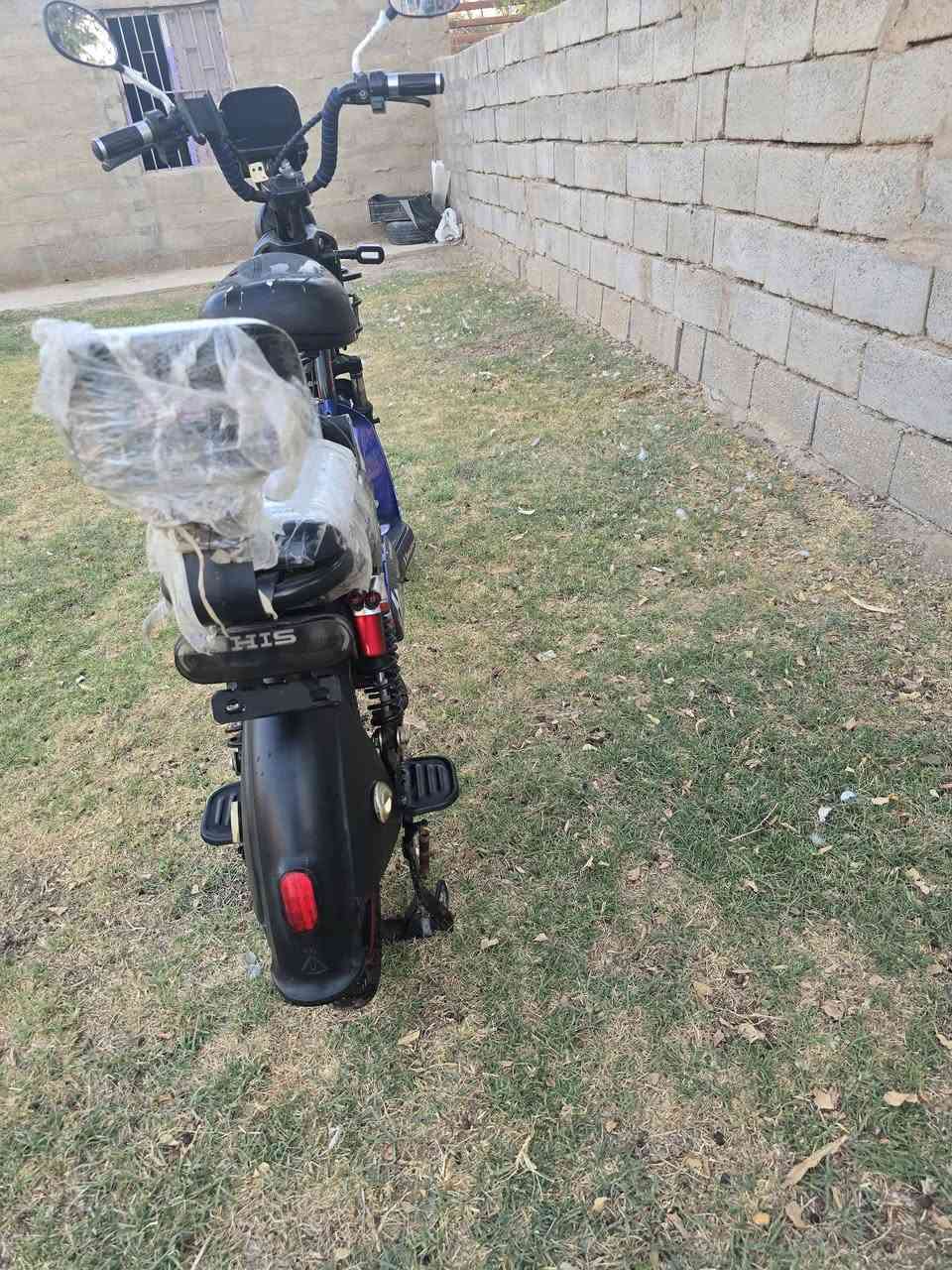 دراجه شحن حجم ٢٠ جديده بطاريات جديده ٥ بطاريات قبل شهر بدلتهم سرعته ٩٩ ملف ١٦٠٠ سعرها ٣٢٠ مكاني حله ***********
