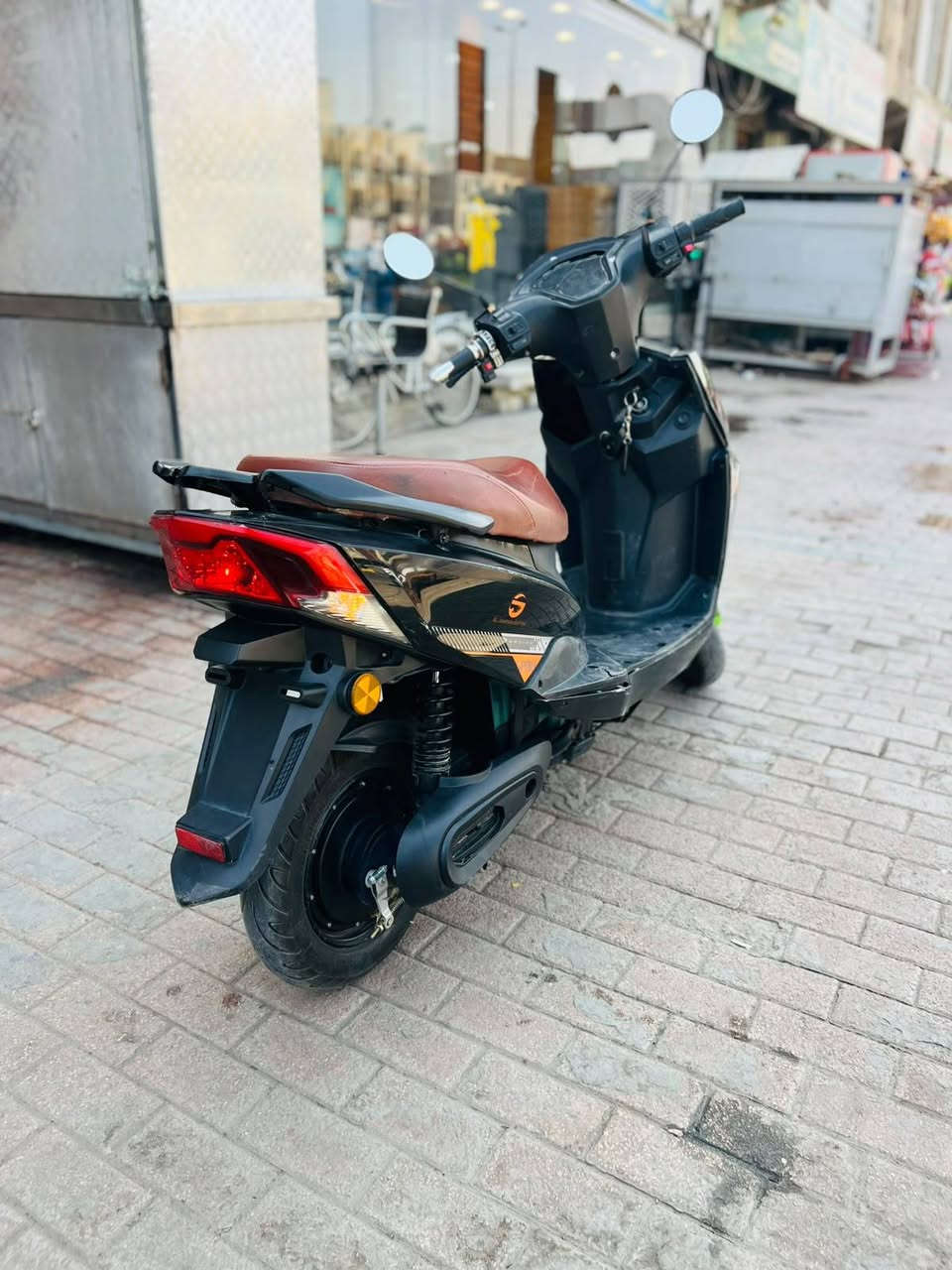 سلام عليكم عندي دراجه شحن سكنس نضيفه لايتات دبل اشاره ست بطاريات 32امبير دبل اشاره اشاره يمنه يسره
لايتات قويه لايت عالي ناصي بك لايت هورنات تقسيمه ديجي تايرات جوبلس دبلات جدد سويج و بصمه 
دراجه تخبل وحلوه عله اخر حبايه 
مكاني بغداد مدينه الصدر 
رقم*********** بيع مستعجل كلش 
   سعر 460🤑 دراجه والله جديده ملف عقل باتريات تفحصهن بيه نضام بك يعني دراجه ما عوزه شي متوازي عله فلوس وريد ابيعه
سلام عليكم عندي دراجه شحن سكنس نضيفه لايتات دبل اشاره ست بطاريات 32امبير دبل اشاره اشاره يمنه يسره
