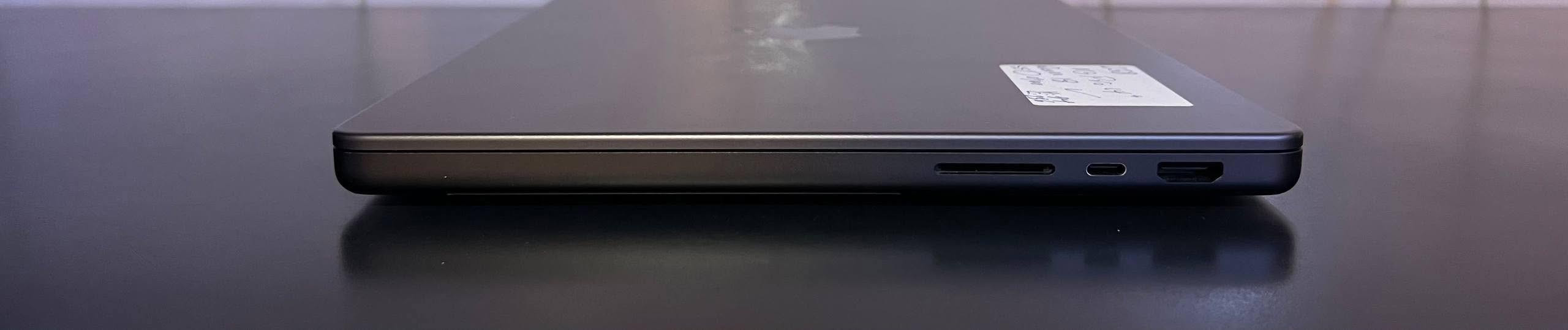 ماك بوك برو 14 انش • M3 Pro • 18 جيجا رام
