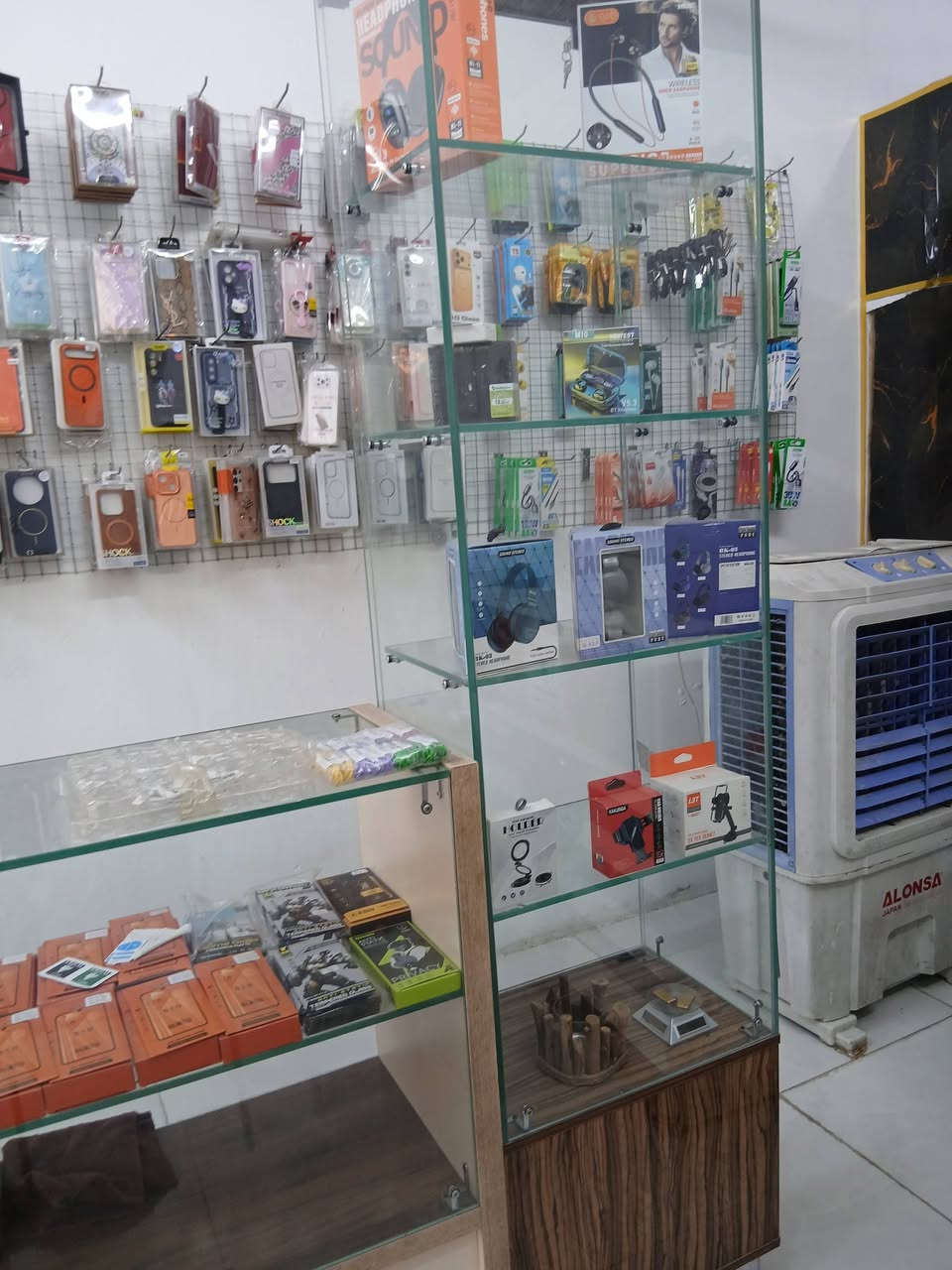 سلام عليكم غراض محل موبايلات للبيع البيع شيله وحده كفرات نسائي ورجال عدد185 شفاف ايفون+اندرويد عدد 50
سماعات اصلي +عادي عدد40
كيبل ايفون اصلي +عادي عدد17
كيبل تايبسي 
اصلي+عادي+سامسونك عدد 26
كيبل جوكر عدد 16
شاحنات مشكل عدد17
لازسق حمايه ايفون والترا مشكل عدد 60
لاسق حمايه جوكر عدد17باكيت
تفاصيل اكثر هاتف***********
موقع بغداد جميله الثانيه
