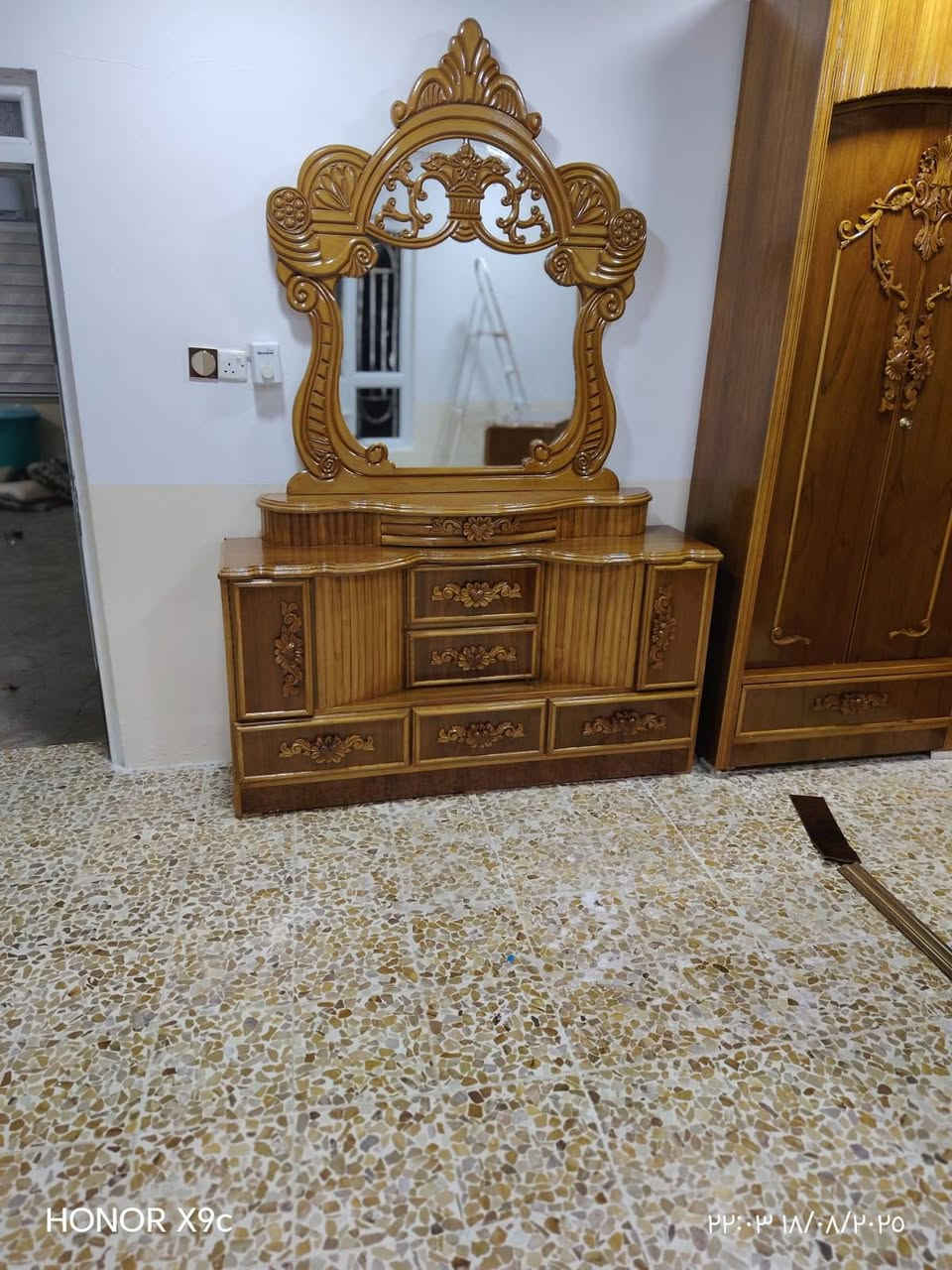 غرفة نوم للبيع السعر والتفاصيل والعنوان على الاتصال
***********
