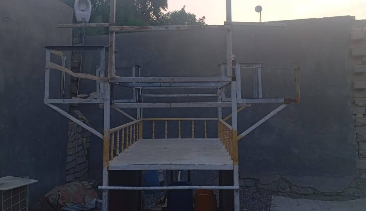 عربانه للبيع 
حديد ثقيل
السعر 250 وبيه مجال
المكان ناصريه _سوق الشيوخ 
للاستفسار اكثر ع الواتساب ***********
