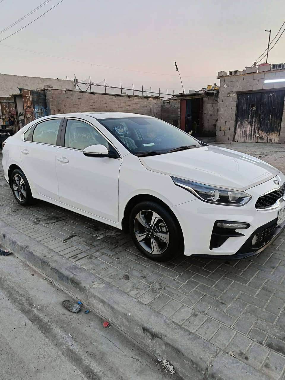 سلام عليكم كيا سيراتو 2021 سياره جديده وجاهزه رقم بغداد اقصاد قطع مباشر باقي اقل سنه وصير حره بسه شويه بارد بلجاملق  والباقي مكفوله مكانه بصره خوان اني مكلف بلنشر واذاكر. كلشي خابر على راعيه *********** البصرة, العراق
