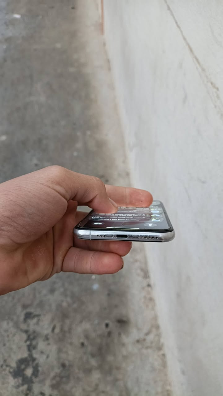 آيفون ١١ برو • ٦٤ • بطارية ٧٠٪