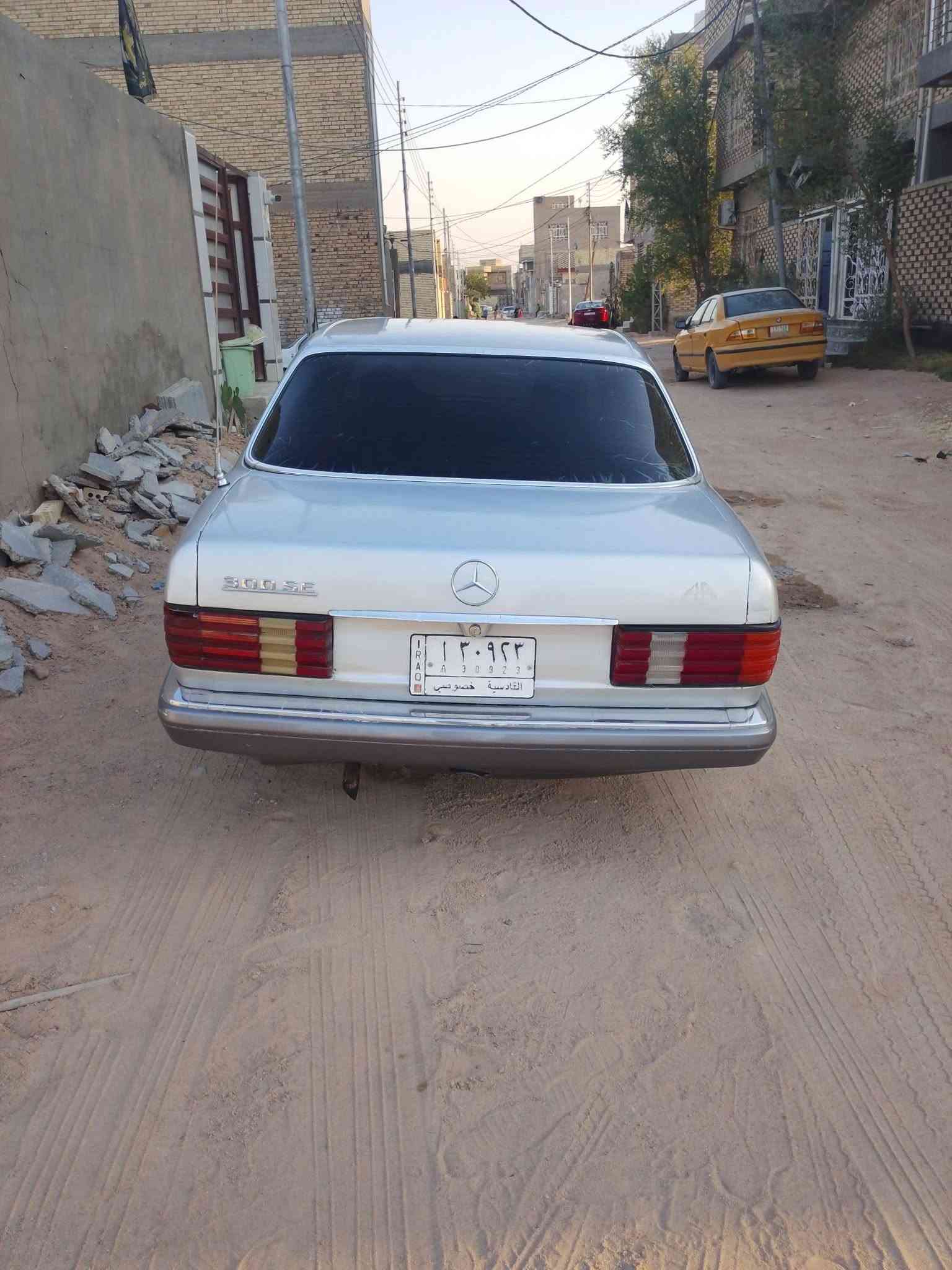 سلام عليكم مارسدس  حجم 300 مكينه وكير ديفور الجبير جدد حداديه جديده تخم تاير كهربائيات كله شغاله مكفولة من الضربه مصبوغه عام جماليه تحويل اي وقت السعر 27 وبيه مجال المكان نجف ***********
