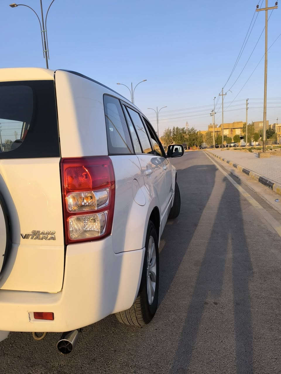 سوزوكي كراند فيتارا 2400 موديل 14 خليجي  رقم اربيل بسمي سياره جاهزه مبيه نقص بيه صبغ بنيد ونص من چاملغ الأيسر مواصفاته معروفه اشاير بل مري تحكم ستيرن جهتين شاشه وكامره خلفيه فور ويل بريكات اي بي اس 

مكان سياره كوت مركز مدينه 
  للاتصال. ***********
