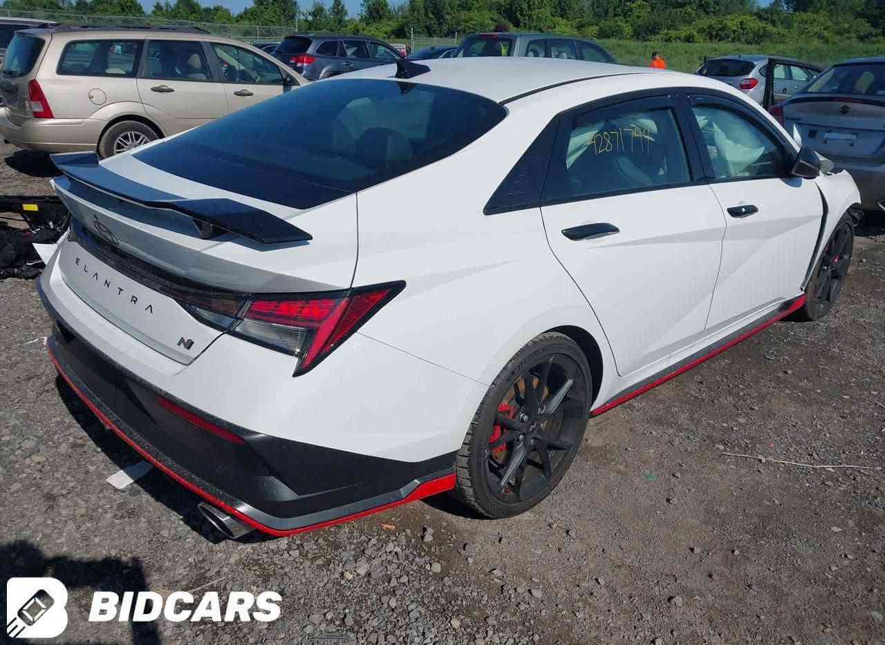 الحلو والنظيف للبيع…🩵🚀
Hyundai Elantra N 

موديل 2025  بدون رقم تترقم جميع المحافظات عدا الاقليم

تريد تتونس كمل واقرة المواصفات 🩵🚀

اللون ابيض صدفي 

محرك 2000 تيربو 

كير اوتوماتيك 8 نمر دبل كلتچ DCT 

فتحة سقف 

بصمة تشغيل

بصمة ابواب 

ترحيب عند الاقتراب 

شاشه كبيره متصله 

ثيمات شاشة عدد ٥

اناره داخليه بلادي بيها عدة الوان 

كشنات حضن ريكارو مختمة N 

كشنات تدفئة 

دركة بيها دكمتين مودات N ومختمة N

شفتات ستيرن 

اكتف اكزوز بلادي بيها 3 وضعيات للصوت وي مودات القياده 

** مودات للقياده ((ايكو ، نورمل ، سبورت ، مود N ,))

 كوستم تتحكم بوضع القياده شون متريد 

، دكمة NGS تزيد السياره 10 احصنة لمدة 20 ثانية 

دبلات كهرباء تتكيف وي وضعية القياده 

ويل 19 بلادي 

فجوج لون احمر مختمة N بلادي

حساسات  خلفي 

كامره خلفيه دوار 

رادارات 360 درجه

رادار مانع تصادم 💥 

كامره تقرالك الطريق وتنبهك اذا انحرفت عن المسار 

نظام قيادة مساعدة 

نظام تحديد مسار 

التوقف التلقائي عند التحريك ووجود اجسام غريبه

عليها شوته رياضي 

السياره حلوه ونظيفة 

السياره ماشيه 10mi

بدون صبغ شرط وصور الحادث بلمنشور

السعر 165$

رقم الهاتف للتواصل ***********

مكان السياره 
بابل المسيب 
                    
                     ...اسف عالاطاله..

نص مكتوب في الصور:
- BIDCARs