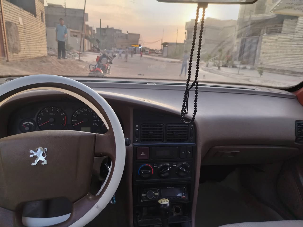 السلام عليكم سياره بيجو اكد للبيع السياره بدي مكفول ماكينه مكفله زوجته خلفي جديد سياره جاهزه قبل الشارع ما مبدل بيها ولا قطعه مبدله بيها كله على البلاد سعر 36 بيها مجال للشرايه. ملاحظه سياره ما بيها قطر الصبح الاستفسار على الرقم ***********
