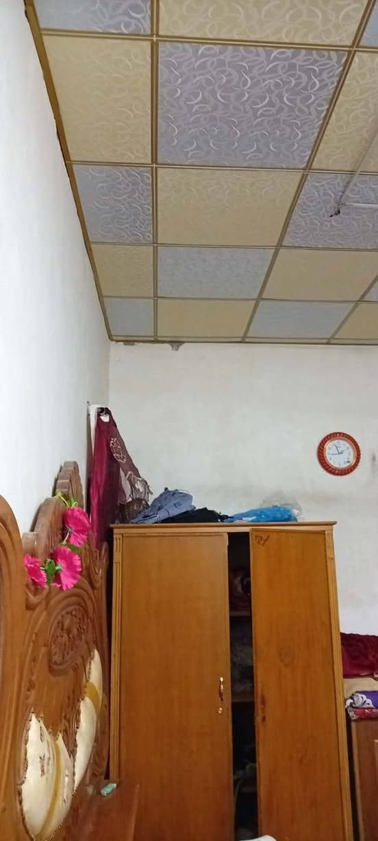 سلام عليكم دار سكن للبيع يتكون من غرفتين واستقبال ومطبخ وصالة وصحيات  في ابو الخصيب مهيجران شارع الجلبي مقابل حسينيه العاشور جهة الشط يبعد عن الشارع السايدين 500 متر طابقين الطابق الثاني بي تشطيب المساحه 100متر طابو صرف عراقي 
السعر 90 وبي مجال للشراي التواصل ***********
