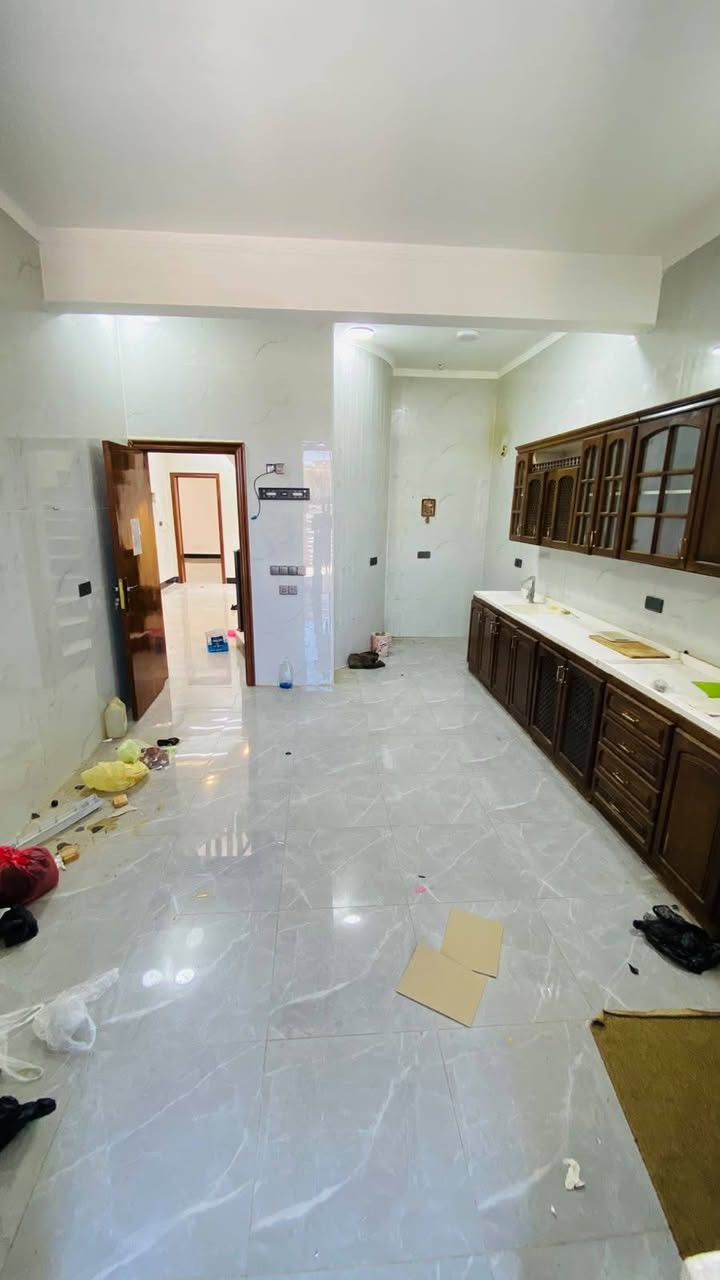 السلام عليكم 

بيت للبيع _ المشتل 
 

مساحه البيت  _200 متر 

موقع مميز _ على الشط  قرب ثانويه بغداد 

الطابق الاول _غرفتين +صاله +مطبخ  +استقبتل 

الطابق الثاني _ ثلاث غرفه اسويت +صحيات 

للاستفسار الاتصال على الرقم ***********

تابع الصفحة لتصلك جميع العروض

مستعدون لعرض وتسويق عقاراتكم ماعليكم سوئ أرسال التفاصيل علئ الخاص
