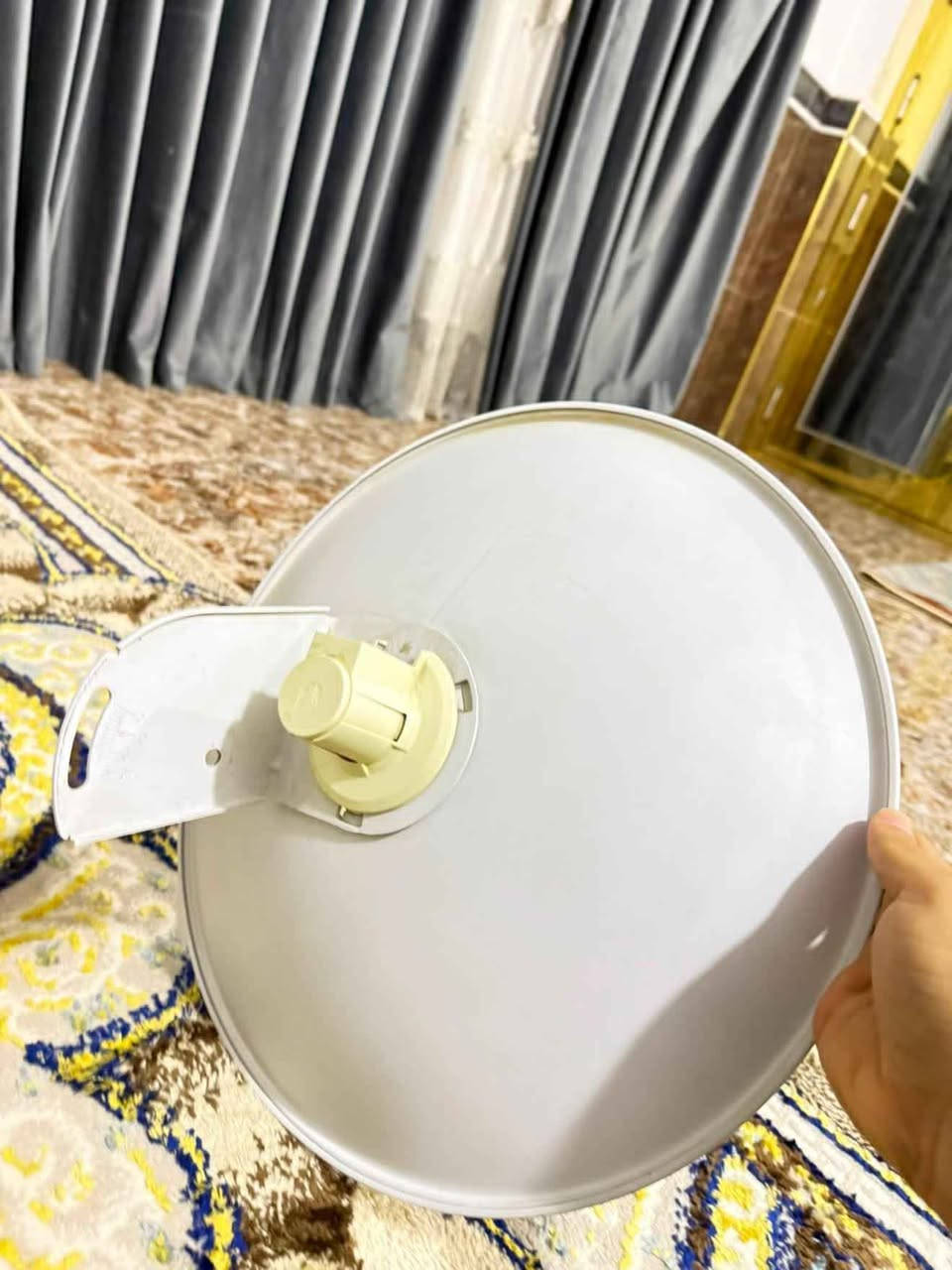 منظومة انتريت كامل نظيفة جدا  تكون من : 
صحن انتريت  مع واير 20 متر 
راوتر TP-Link Archer C20 مع محلقاته

خاص موجود وهاذا رقمي اسيا *********** واتساب موجود عمارة, ميسان
