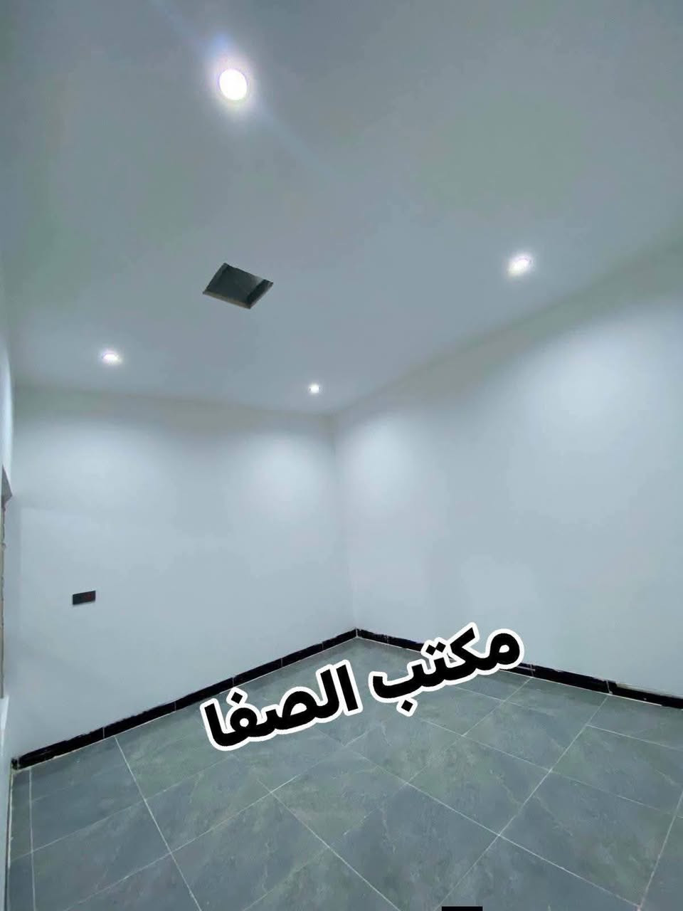 داران للبيع 🏠
مساحة كل دار واحد 
100م 5×20 
طابق واحد 
الدار شكل حرف T 🎯
نوع عقار طابو 📣
مقابل دار فرع 
نظام دكت سقف مغربي 
تفاصيل الدار راحد 
غرفة نوم استقبال مطبخ صحيات 
درج خارجي كراج 
#السعر الدار واحد 82مليون بي مجال 💵💵
كركوك حي عسكري 
مقاطعة 56
للاستفسار واتساب 
*********** 📱📱
نتشرف بزيارتكم 
ونستقبل كافة 
العروض التجارية والسكنية 
العنوان مكتب الصفا ⚖⚖
القادسية شارع ابو وليد 
قريب من ساحة الخماسي ⚽

نص مكتوب في الصور:
- مكتب الصفا
