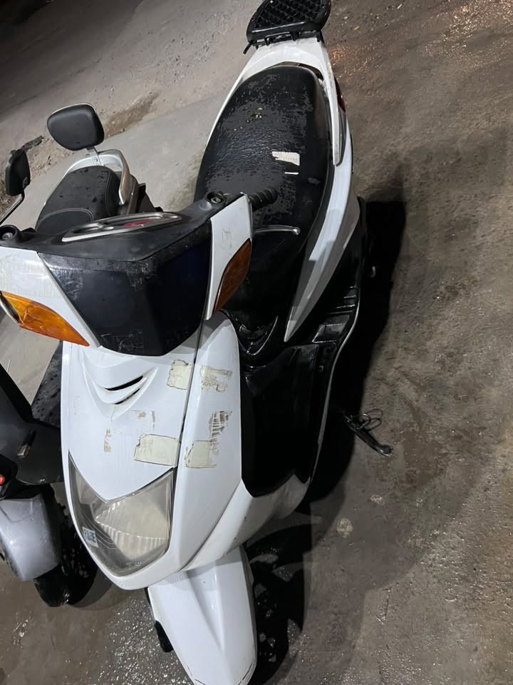 سكنس ياباني 110 
ستان كهربائي 
مااكلك شي تعال شوف (دراجه معمره بلادي )  
بيع سريع 400 بيه مجال شي بسيط 
***********
