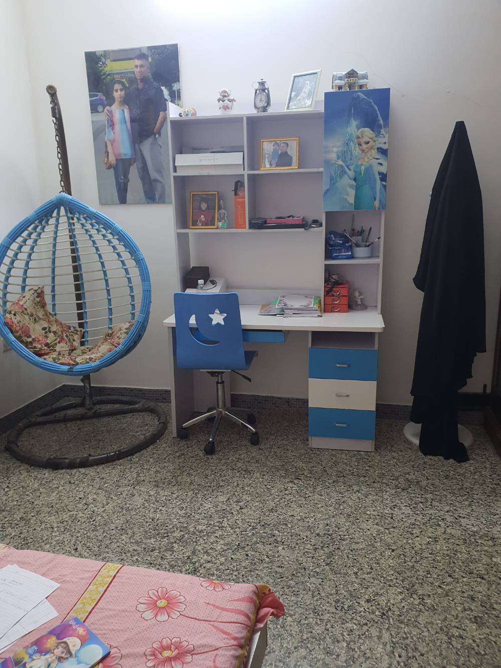 غرفة بنات • سرير مكتب دولاب • نظيفه ٩٠٪
