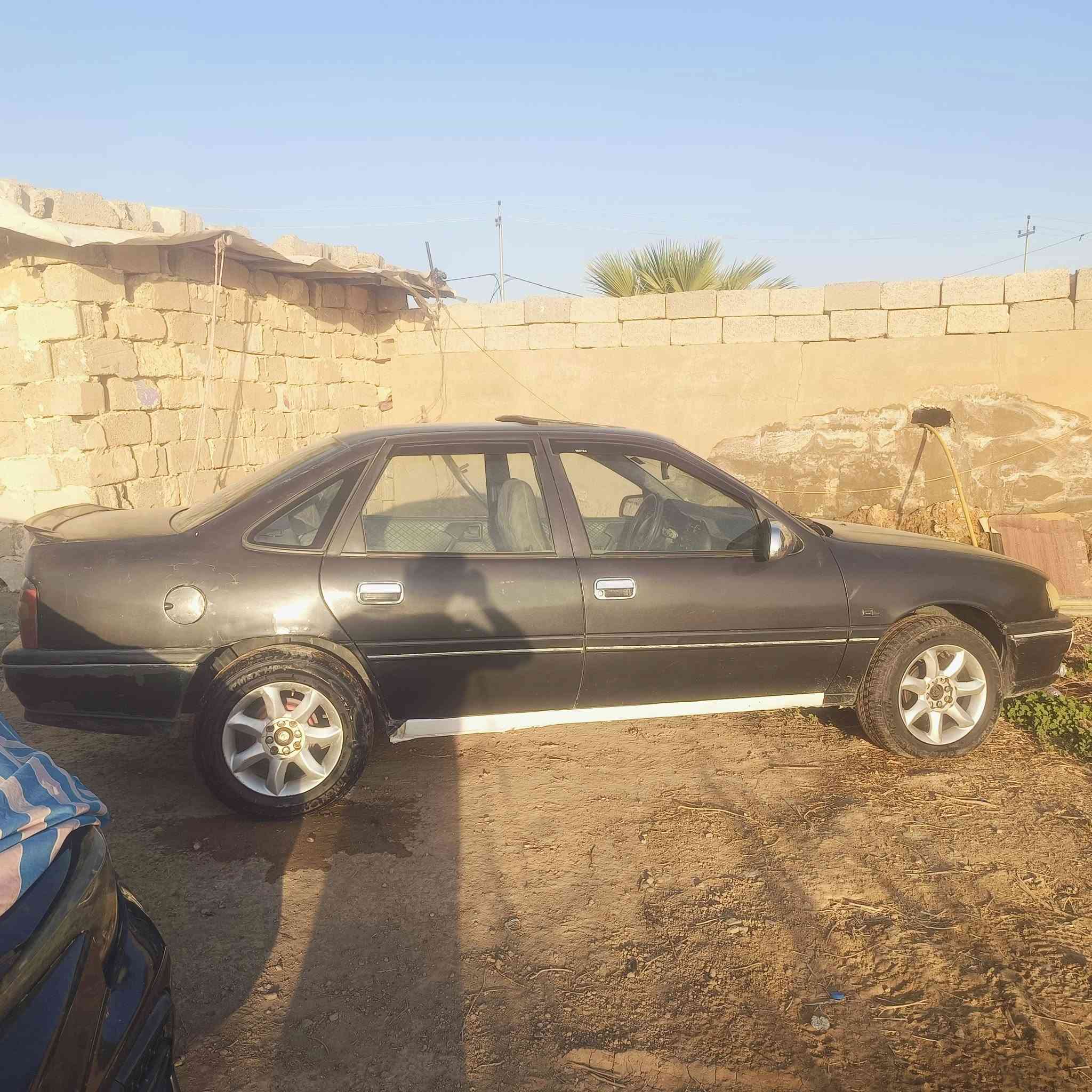 اول فكتره اسود لون موديل 92 سنويه جديده بسمي لل 31كابونه بانزين بيها سياره خير من الله سلايت مانقصها شي حجم 16كير محرك كله بشرط رقم كركوك سعر34بيها شويه مجال ***********
