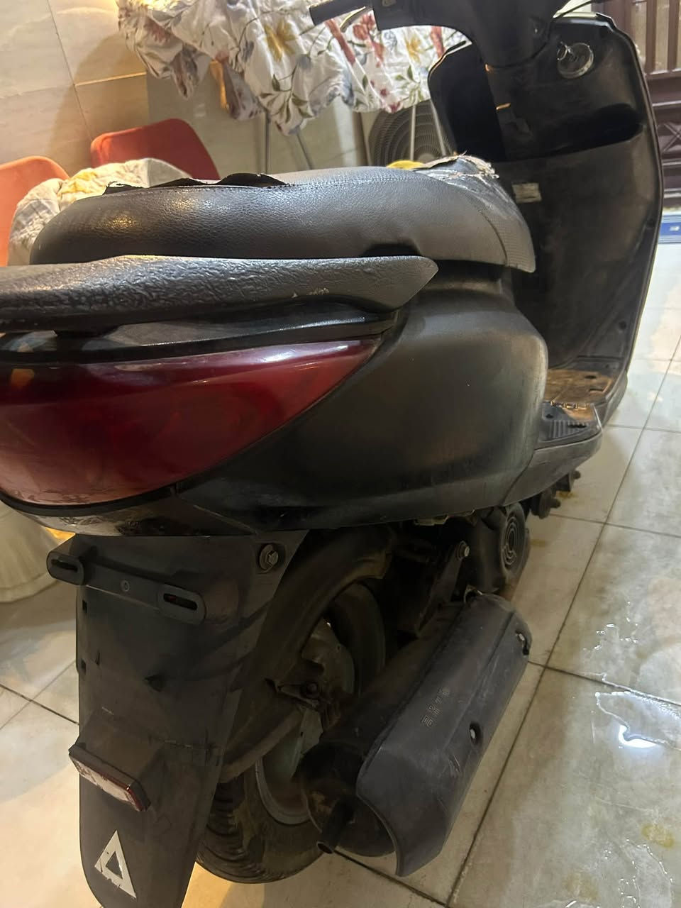 بريز للبيع …
ابيع كوم حديد 
مكينه مابيها شي خرسه 
كامله دراجه 
مستعجلً على بيعتها 
السعر 400 نهايتها 
مكاني ديوان المخابرات حي جهاد 
الرقم لشراي ماجاوب خاص *********** 
*********** اكرر كوم حديد
