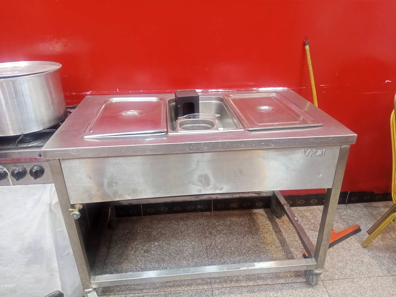 بيع غراض مستعمله
ميز الاصفر 
جهاز مال ريزو علي البخار 
اثنين جداري كبار 
كونفيره 
*********** واتساب فقط
