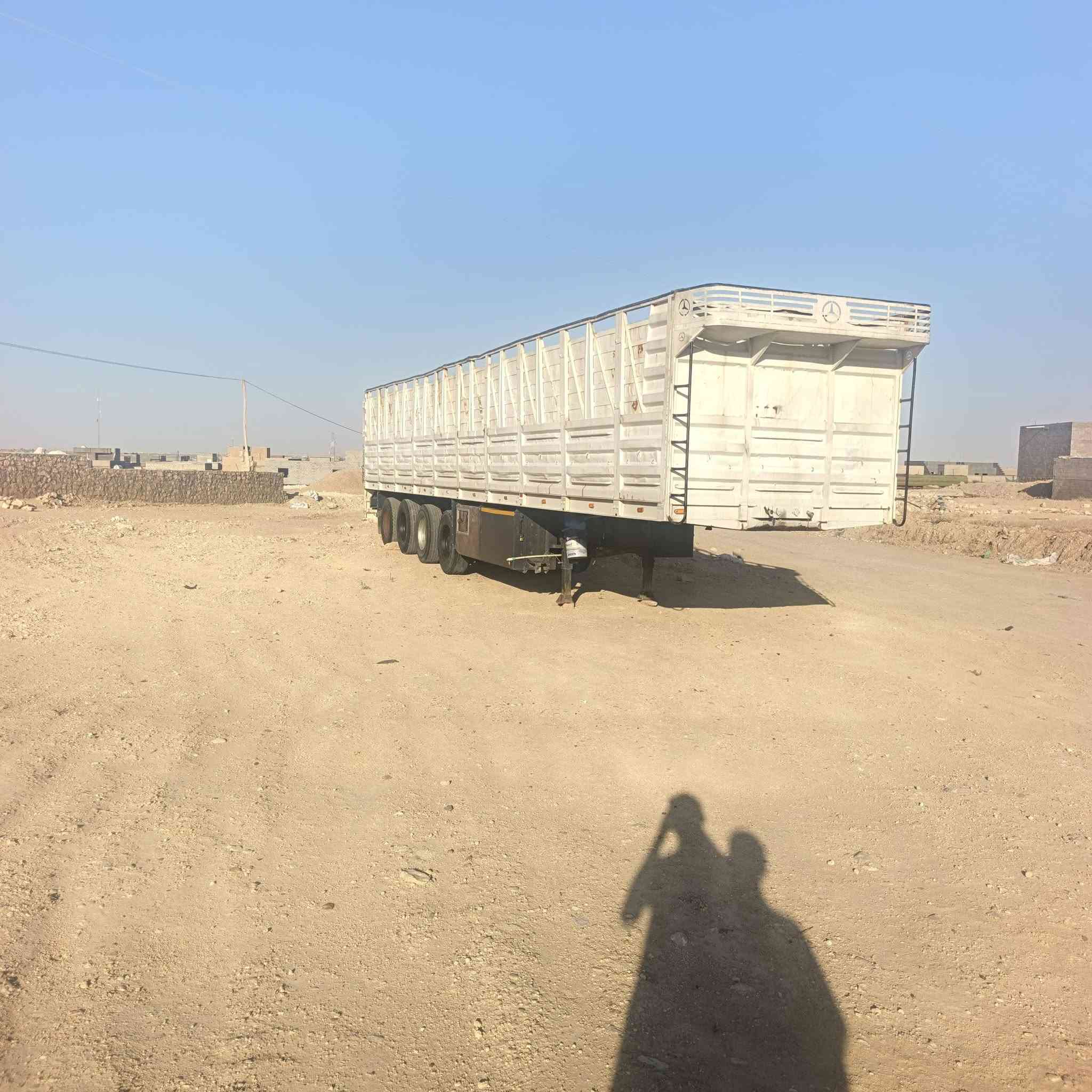 سلام عليكم عربانه لبيع
 حداديه شاصي 14 حداديه 4دناكير كلهن 14 صيني ابو الحاسبه  طول 13و70 ارتفاع الجناب مترين 2 
رقم ***********
مكان الانبار القائم

