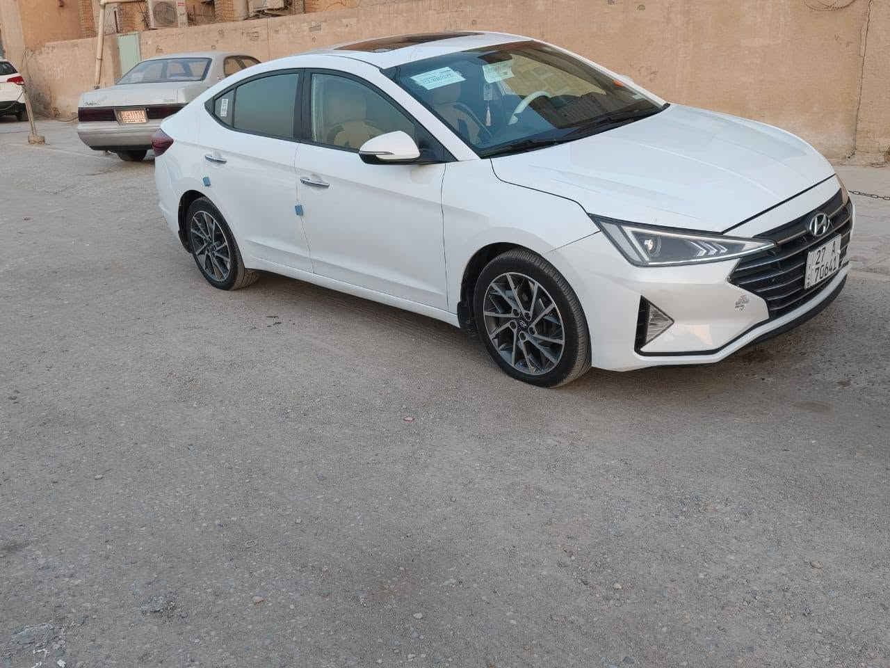 السلام عليكم الانتره 20خليجي حره سياره جديده كارتون مكينه مامفتوحه  عل وضع الشركه رقمها ذي قار مكفوله كفاله عامه فقط صبغ لبابين اليمن ولا باقي كفاله عامه سعره 158 وبيها مجال بصيط مكانها ناصريه سوق الشيوخ ‏‪***********‬‏
