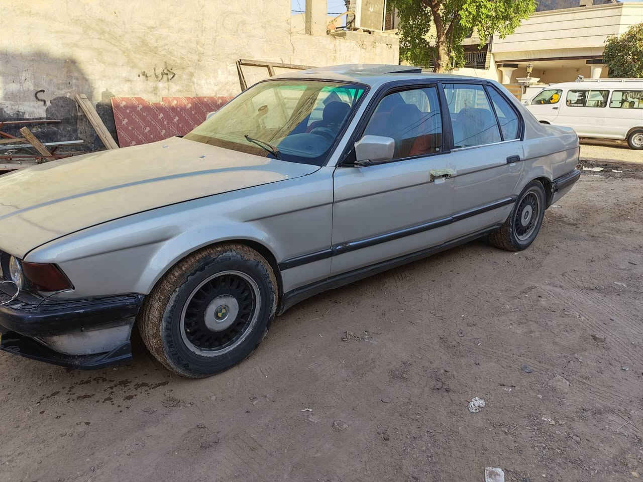 السلام عليكم
مستعجل عل بيع وينهم على باب الله 
السعر 18$
بي ام موديل 91
 محرك وكير نضيفات 
بدون ضربه صبغ  فقط رقم صلاح الدين دولي تحويل مباشر شباب السياره يرادله ترتيب يرادلها صليب مال كاردن
ابريك ضعيف جبت عنبار بس بعد مشاده
سعر كلش مناسب
مكاني بغداد ابو غريب واي استفسار الاتصال على الرقم
***********
***********
