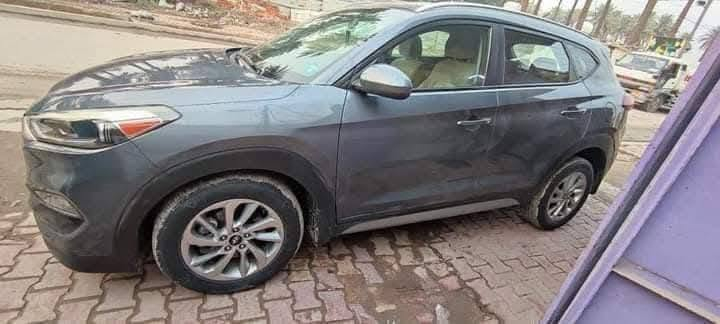 توسان موديل 2017 وارد امريكي حادث جاملق عكس السائق
مواصفات 
نص فول
تحكم جهتين
كشن السائق  كهرباء 
 3انظمه قياده 
فور ويل
شاشه لمس 
شاشه اعطال 
مثبت سرعه
ارضيه جلد
مكينه 2000 جي دي اي 
السعر 142. بيها مجال
رقم الهاتف ***********
