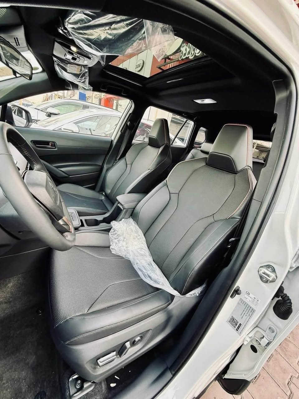 🚗 تويوتا كورلا كروس 2026 – الشكل الجديد 

قوة الأداء + توفير الوقود + فخامة التصميم ✨

🔹 المواصفات:

 • محرك 2000cc هايبرد اقتصادي 🔋
 • فول مواصفات
 • فتحة سقف ☀️
 • رادار أمامي (نظام أمان متطور)
 • مقاعد جلد أصلي فخم
 • كرسي كهرباء (3 وضعيات)
 • رنكات قياس 16 إنش + مرايا سوداء 🖤
 • شاشة كبيرة عالية الدقة
 • عدادات ديجيتال (كيجات إلكترونية)
 • حساسات أمامية وخلفية أصلية
 • كشافات بروجكتر + حمالات سقف
 • وباقي المواصفات المعروفة من Toyota ✅

📞 لمعرفة السعر:
علق برقم 1 يصلك الرد التلقائي 📮
متوفر مرقم مثبت لوحات جاهز ✅

📍 العنوان: بغداد – معارض البياع – الشارع الرئيسي

📱 للاستفسار:
***********
***********
***********
***********
