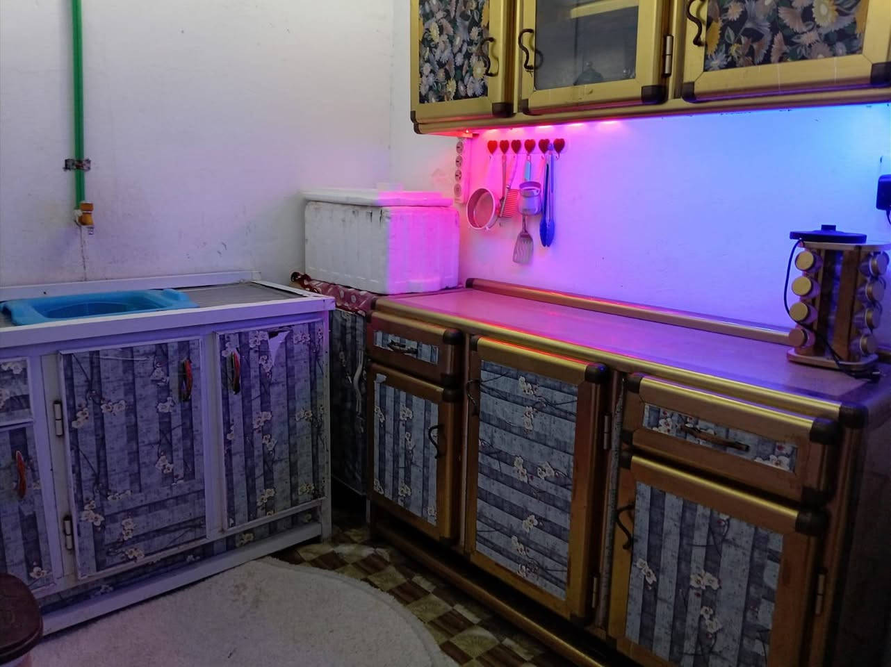 السلام عليكم كاونتر وسنك للبيع يردونه 200 العنوان حيانيه موسى الكاضم ***********
