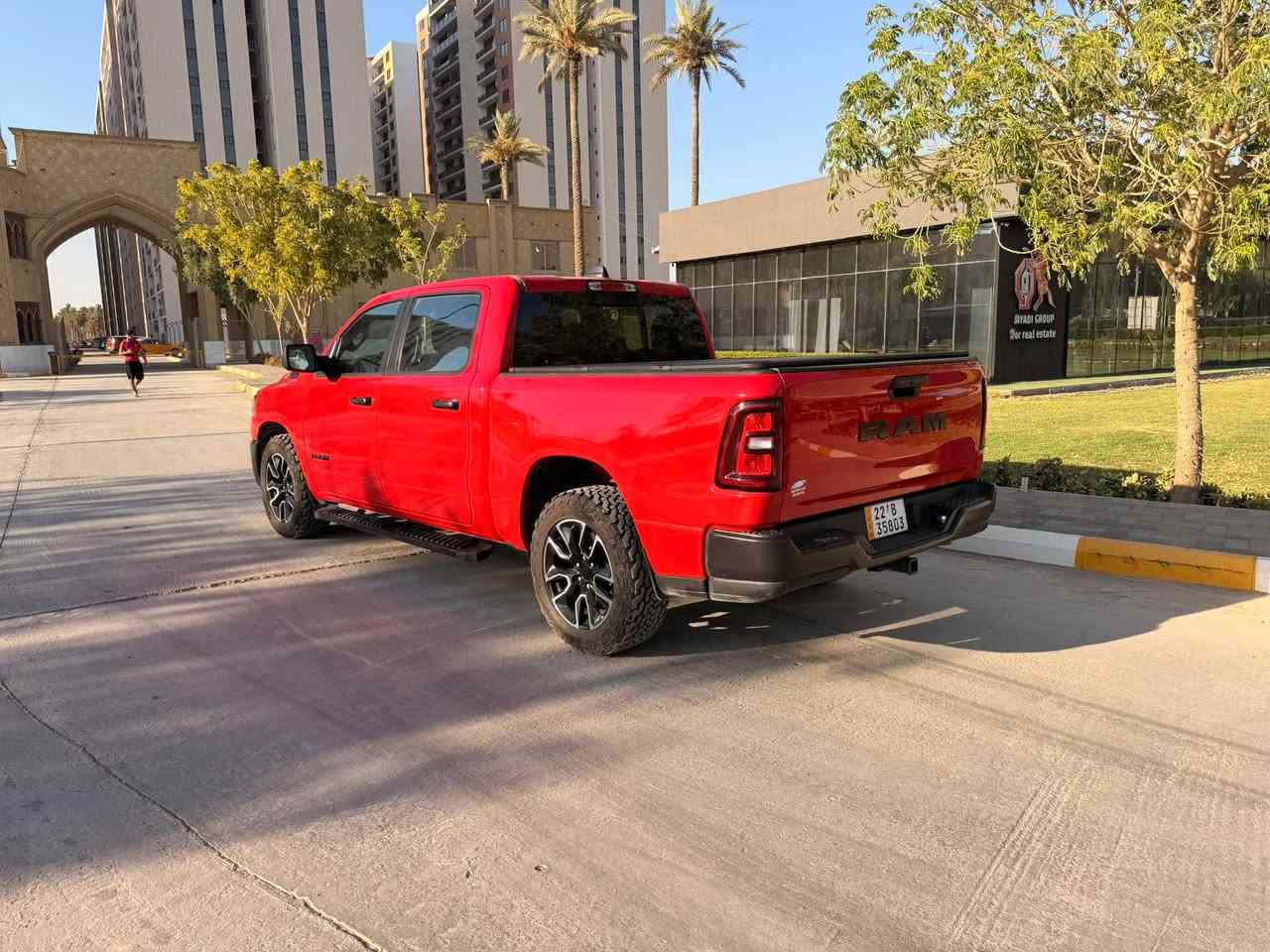 سلام عليكم 
 RAM. 1500 BIG Horn
موديل 2025
مكينه V6 3.600
باب طويل بدي قصير 
رقم اربيل بأسمي تحويل مباشر 
وارد امريكي  حادث خشم البنيد وخشم الجاملغ 
بدون دواخل بدون ايرباك
ماشيه 26000 mi
مواصفات ال بيك هورن 
شاشه جبيره تدعم كار بلي 
حساسات خلفي امامي 
نقط عمياء
باقي المواصفات المعروفه
كير مكينه تبريد صدر ايرباكات بحاله الوكاله  سياره جديده ترقيم علا ايدي   اول مرا سبير منازل. عده كامله 
سياره مكانه بغداد الدوره 
*********** موجود واتساب
