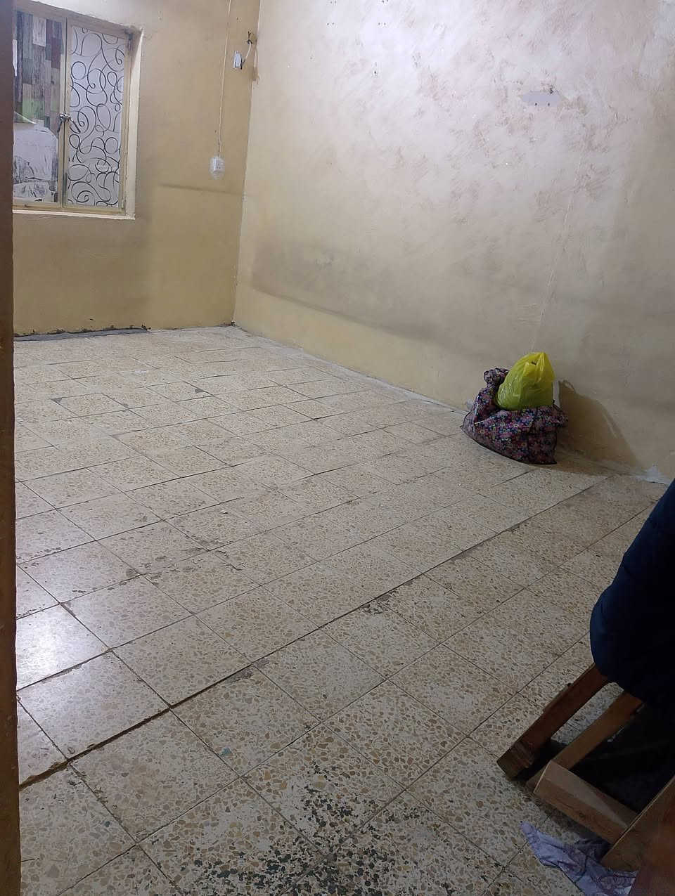 السلام عليكم بيت للبيع المساحه 320 البيت طابو صرف يكون من خمس غرف نوم هول عدد 2 مطبخ حار بارد حمامات داخل وخارج الموقع معل السوس السعر 190 وبي مجال رقم الهاتف ***********

