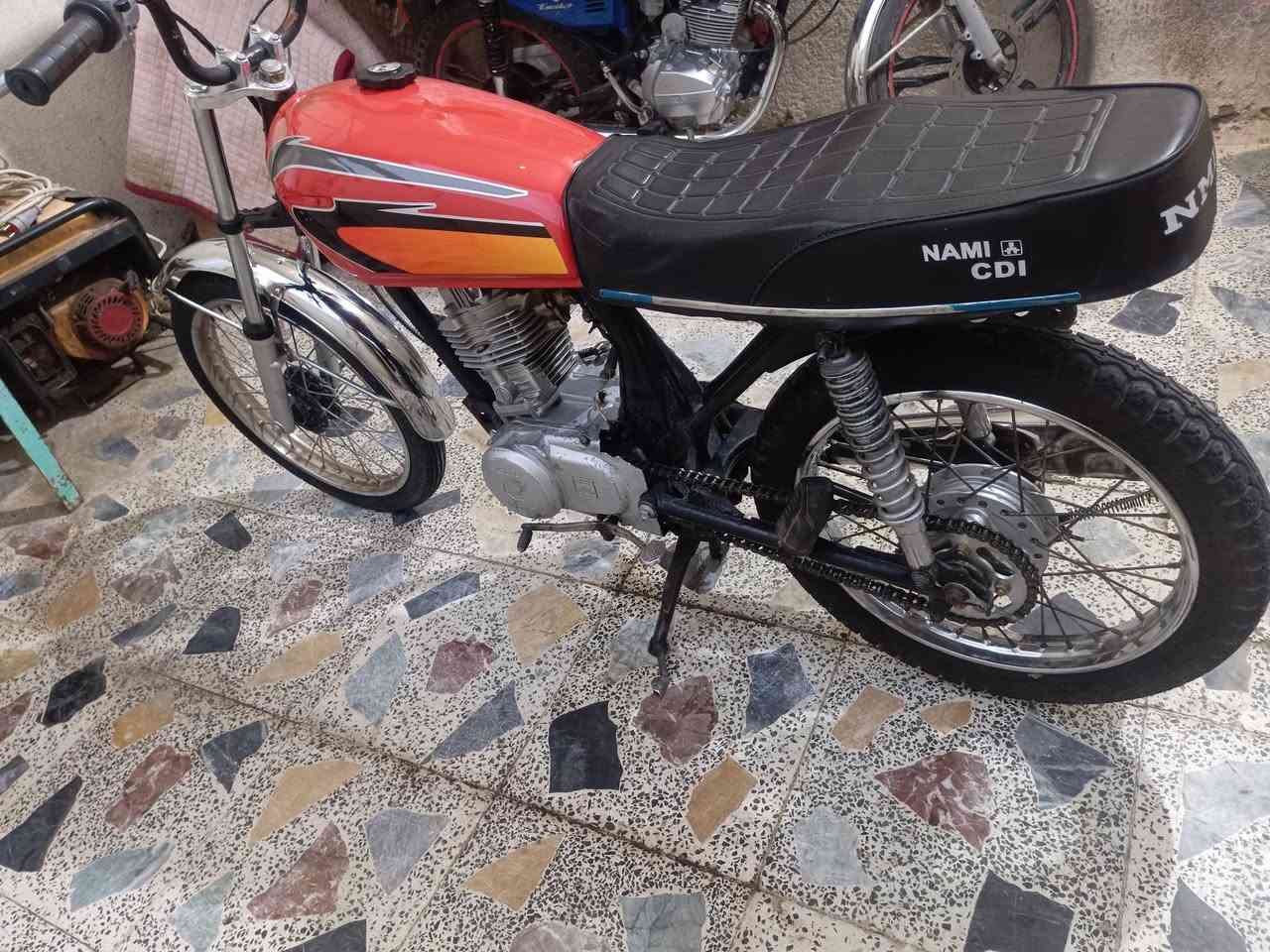 السلام عليكم دراجه للبيع السعر 300 وبيها مجال قليل بدون اوراق الشراي يتصل ***********.

