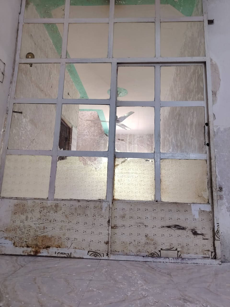 *********** 
باب سلايت البيع يرهم قاطع يرهم مال محلات كامل جاهز هوه وجامه عرض ٢متر وطول ٣متر
