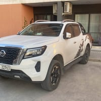 نيفارا موديل ٢٤ خليجي مكفوله كفاله عامه السياره فول مواصفات داخل قرميد...