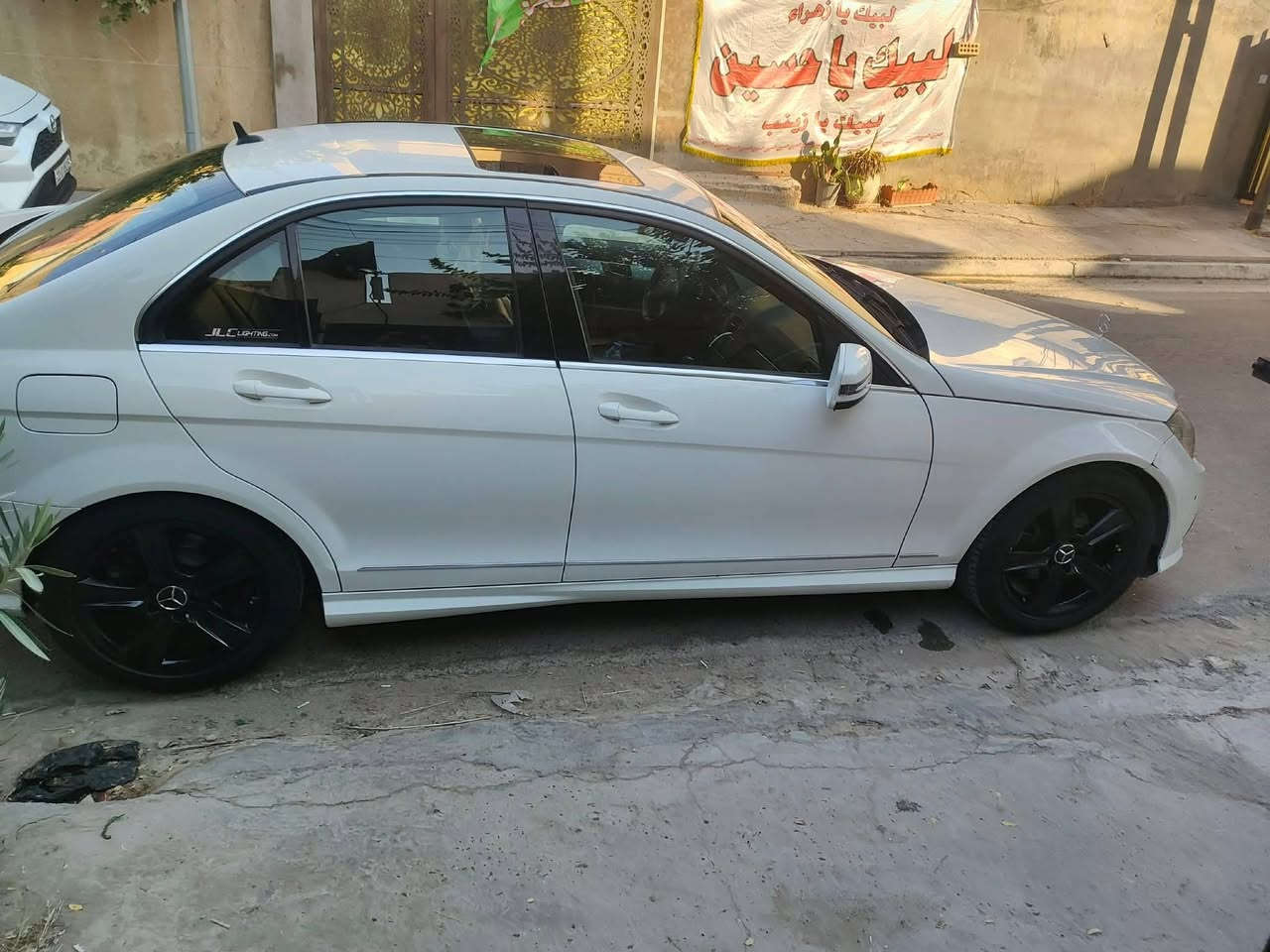 سلام عليكم مارسدس c300 موديل 2011 فول مواصفات مكينه 6 سلندر خراطيم عقل فوك مكينه وكير وتبريد شرط الفحص السياره جديده مال جناي السونر بل منشور اقرا تفاصيلهه وشوف السونر وخابرني السعر ب 145 او مراوس مكاني بغداد حي الجهاد *********** السياره بسمي تحويل مباشر
