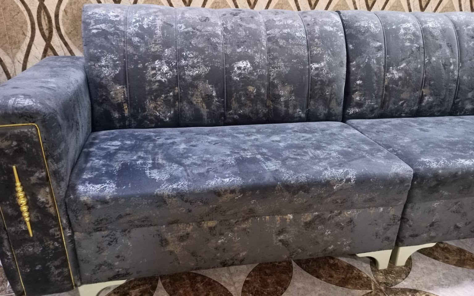 ديوان للبيع استعمال ثلاث اشهر فقط حيل نضيف اخو الجديد الستفسار خاص او وتساب القياس 7متر ***********
